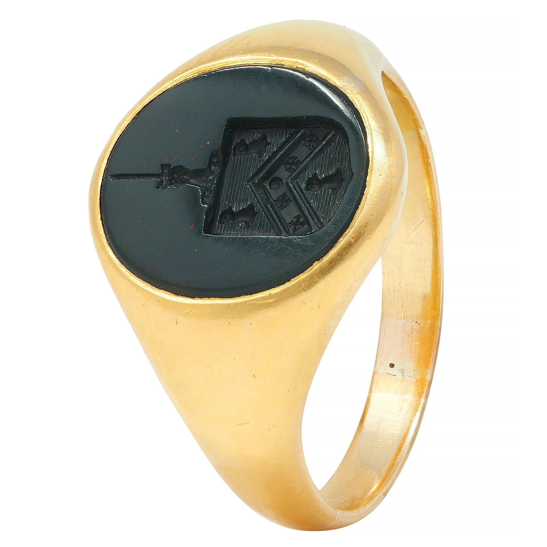 Victorian Bloodstone 18K Yellow Gold Crest Antique Unisex Shield Signet Ring For Sale 4
