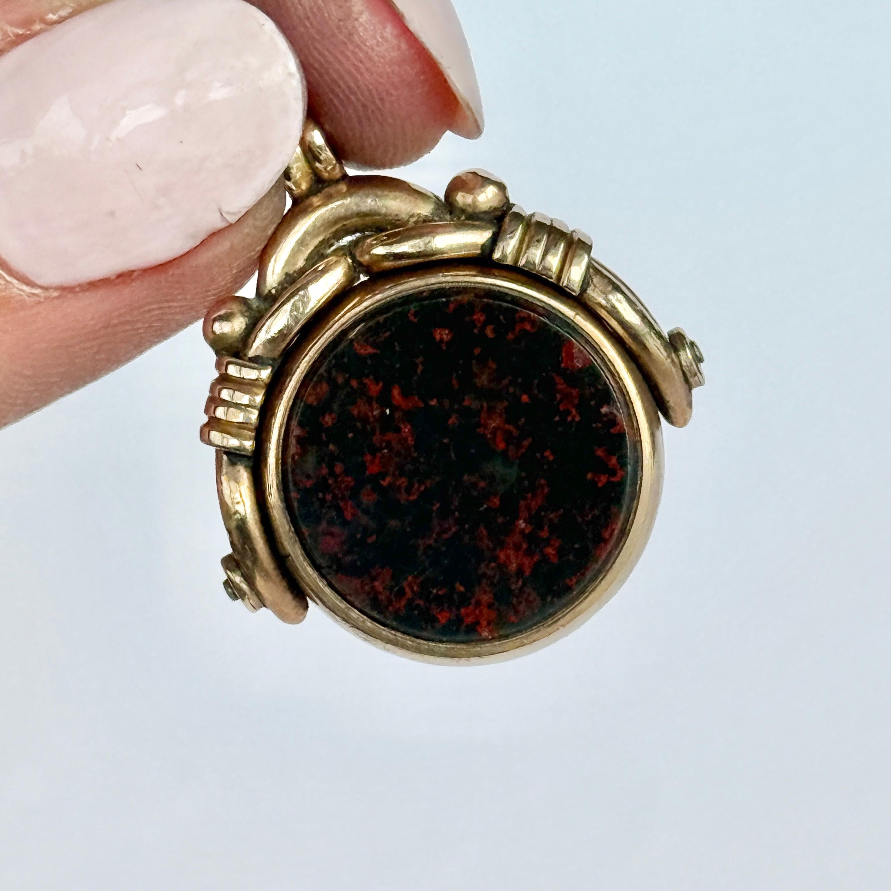 Cabochon Victorian Bloodstone and Carnelian 9 Carat Gold Spinning Fob For Sale
