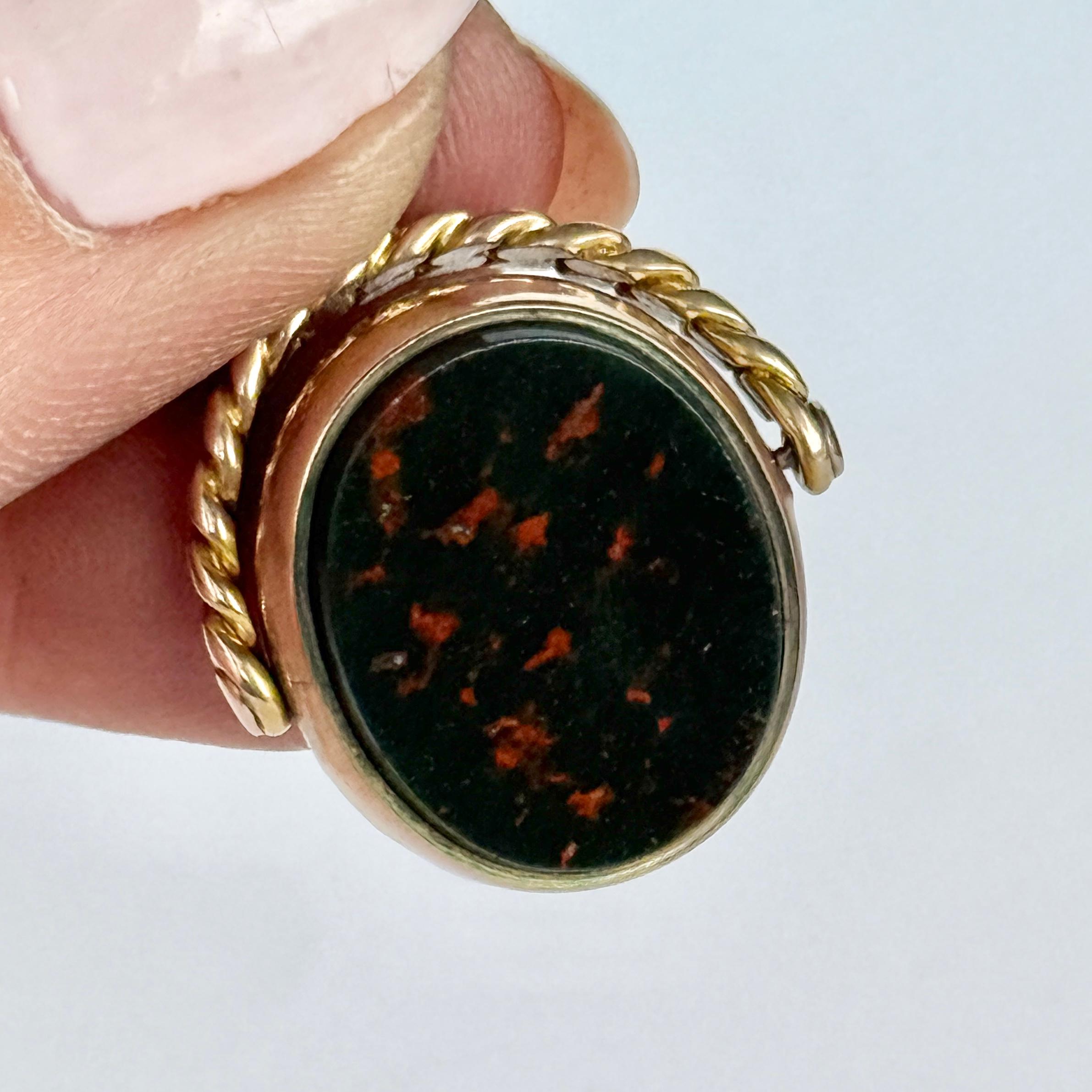 Cabochon Victorian Bloodstone and Carnelian 9 Carat Gold Spinning Fob For Sale