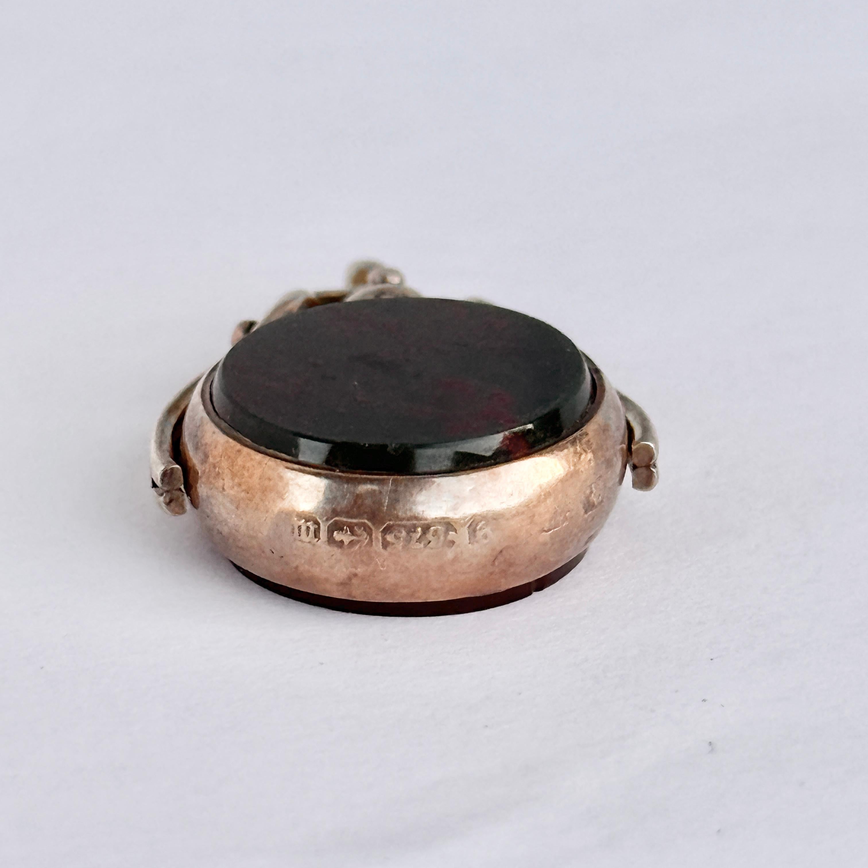 Victorian Bloodstone and Carnelian 9 Carat Gold Spinning Fob Victoriano en venta