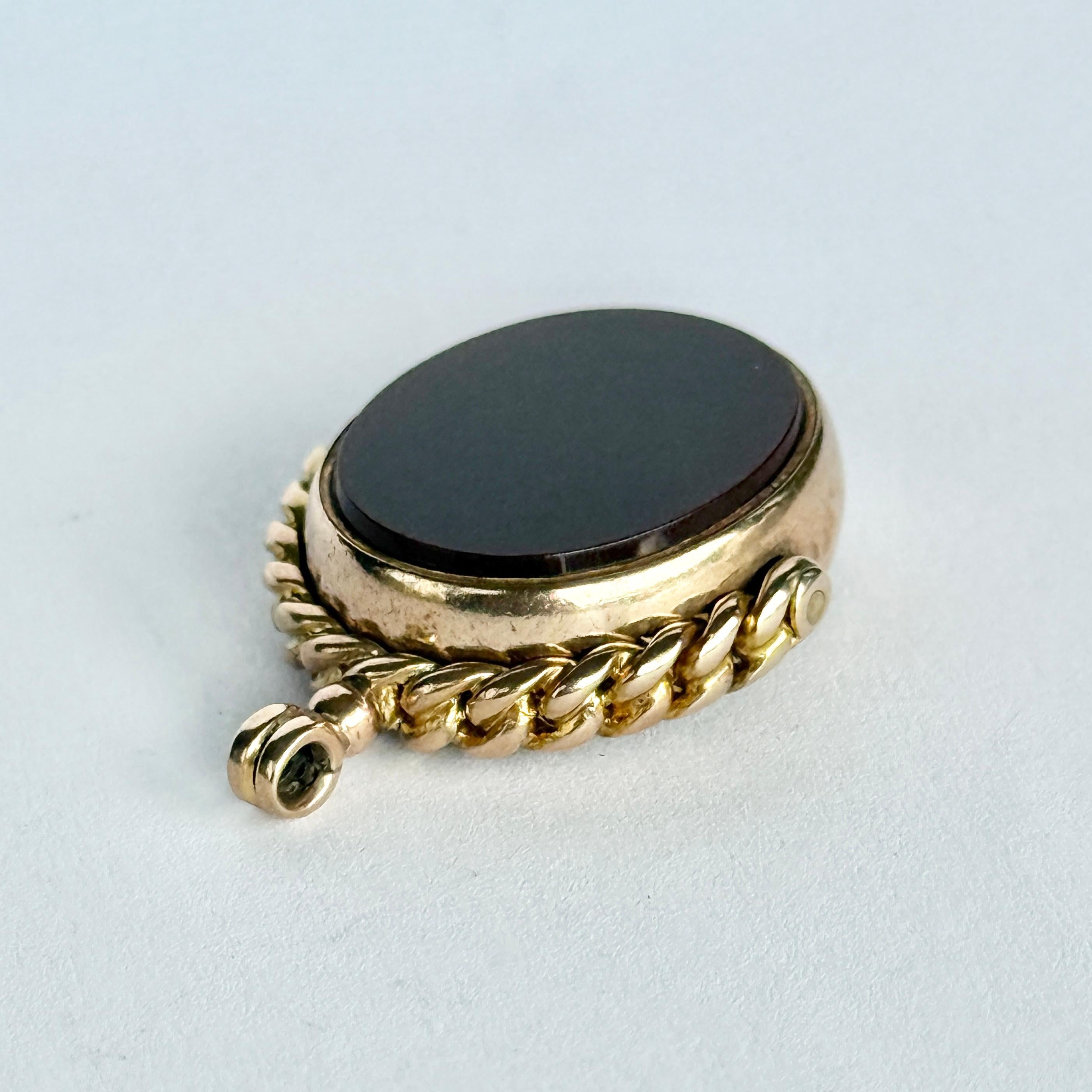 Victorian Bloodstone and Carnelian 9 Carat Gold Spinning Fob In Good Condition For Sale In Chipping Campden, GB
