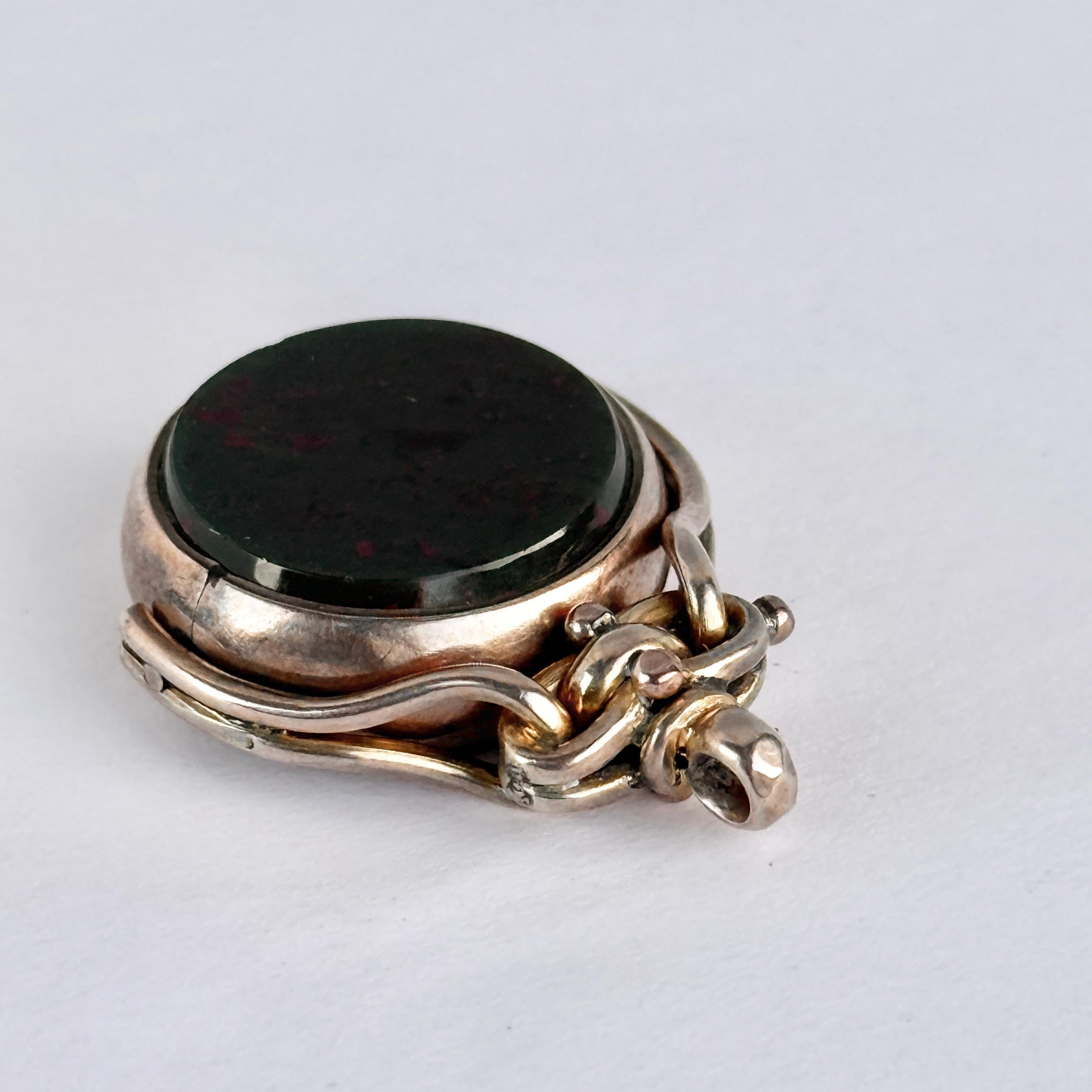 Victorian Bloodstone and Carnelian 9 Carat Gold Spinning Fob Cabujón en venta