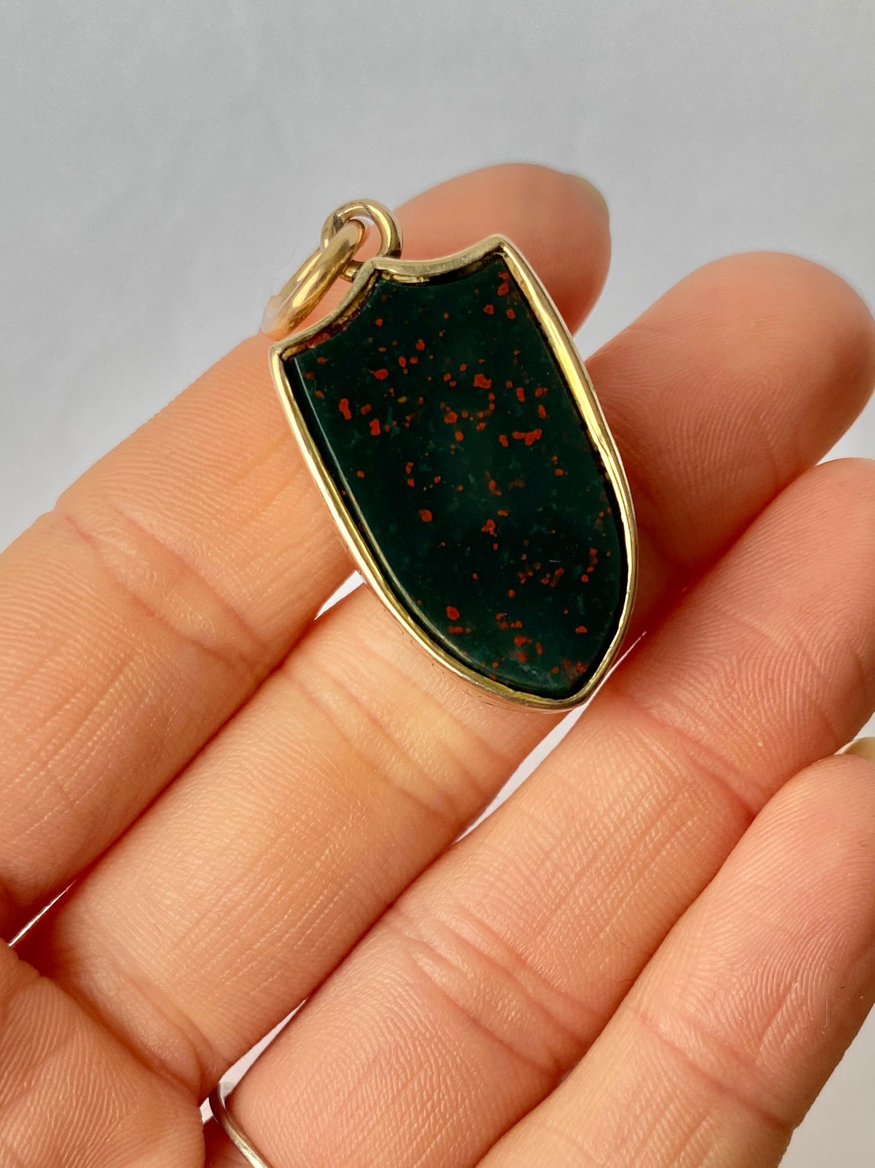 Victorian Bloodstone and Chalcedony 9 Carat Fob In Good Condition In Chipping Campden, GB