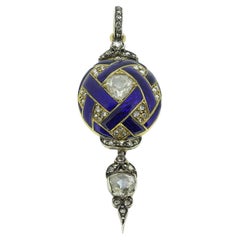 Ciondolo vittoriano a forma di medaglione con smalto blu e diamanti