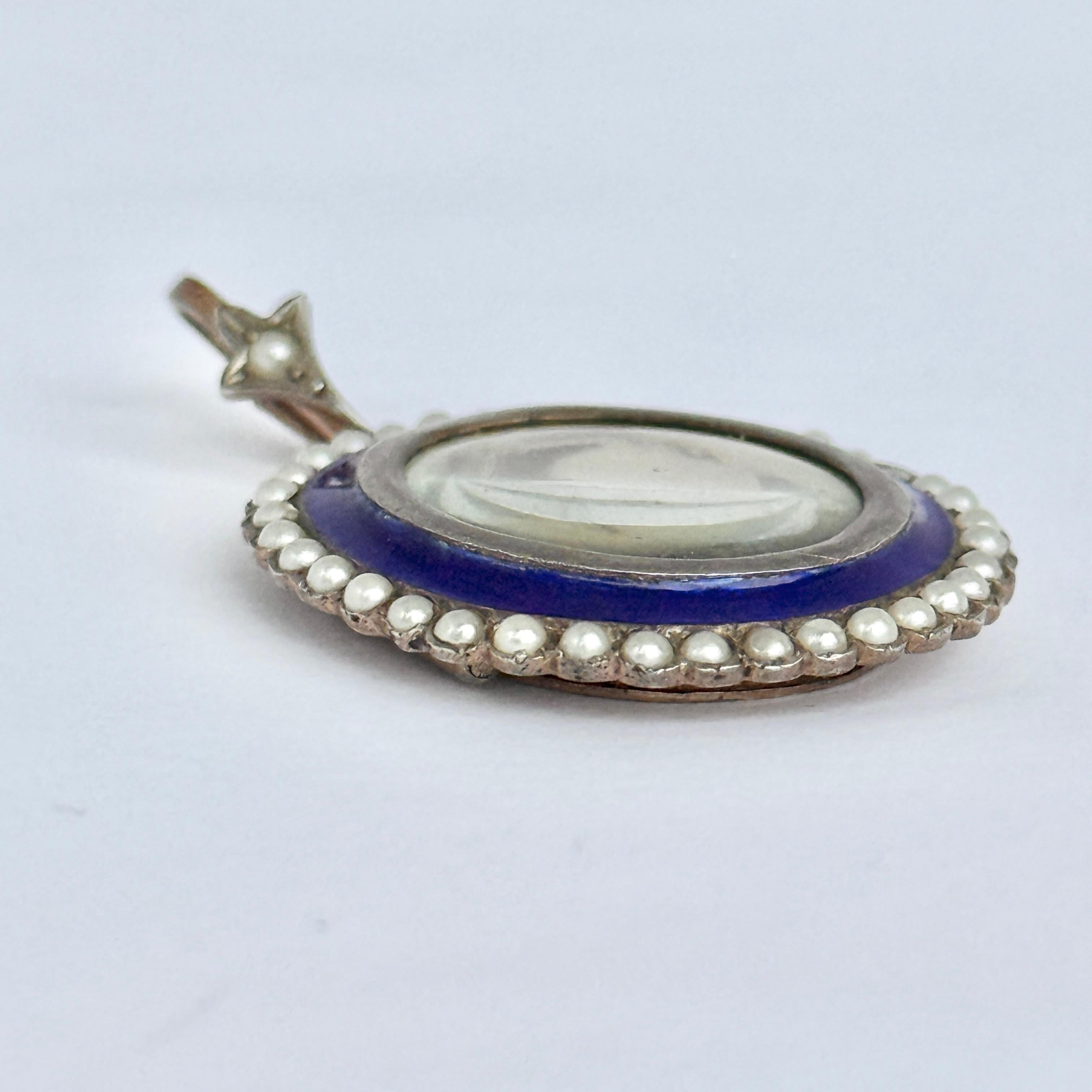 Grezzo Ciondolo vittoriano in oro 9 carati con smalto blu e perle in vendita