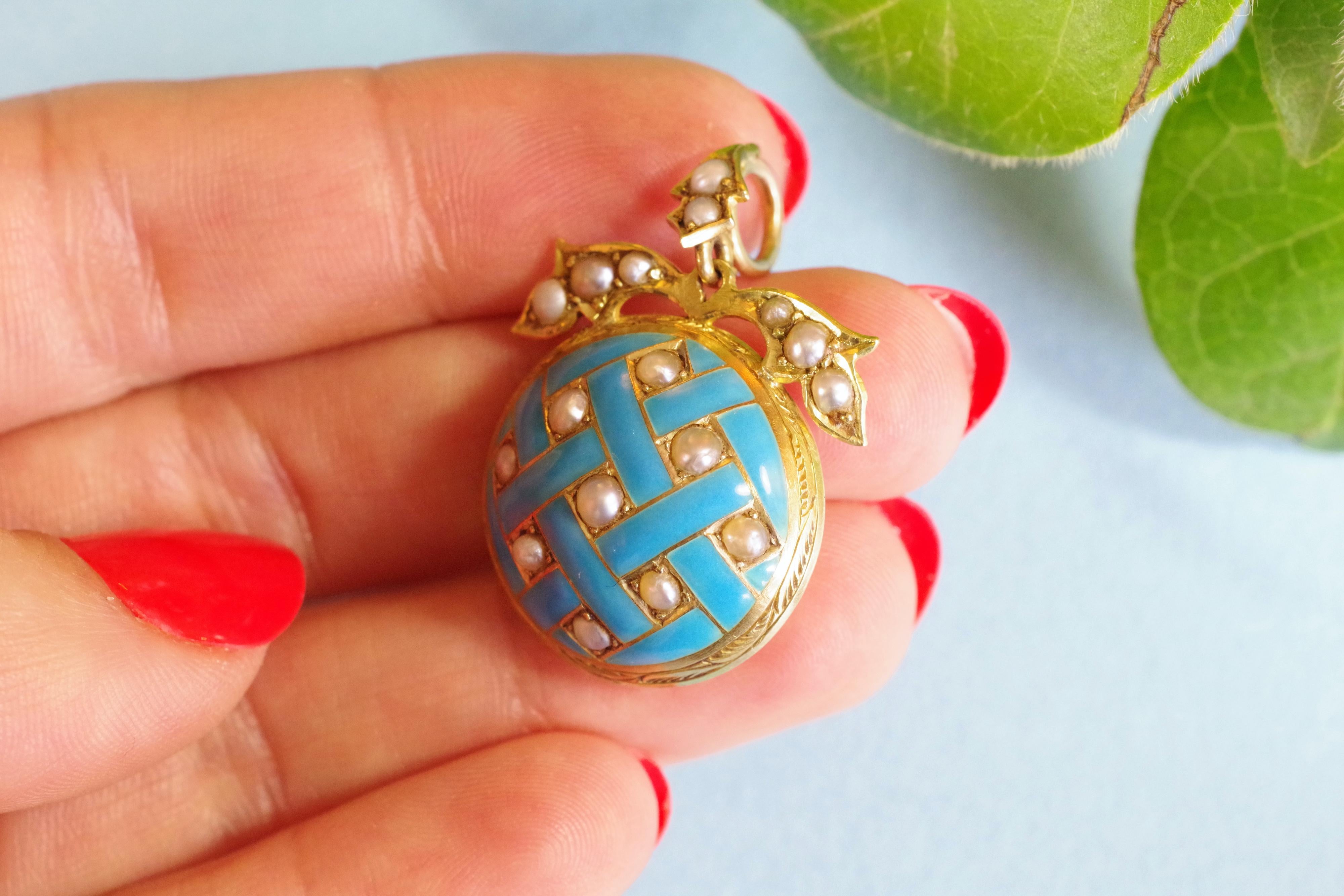 Antique enamel pearl pendant in 14 k gold In Fair Condition For Sale In PARIS, FR