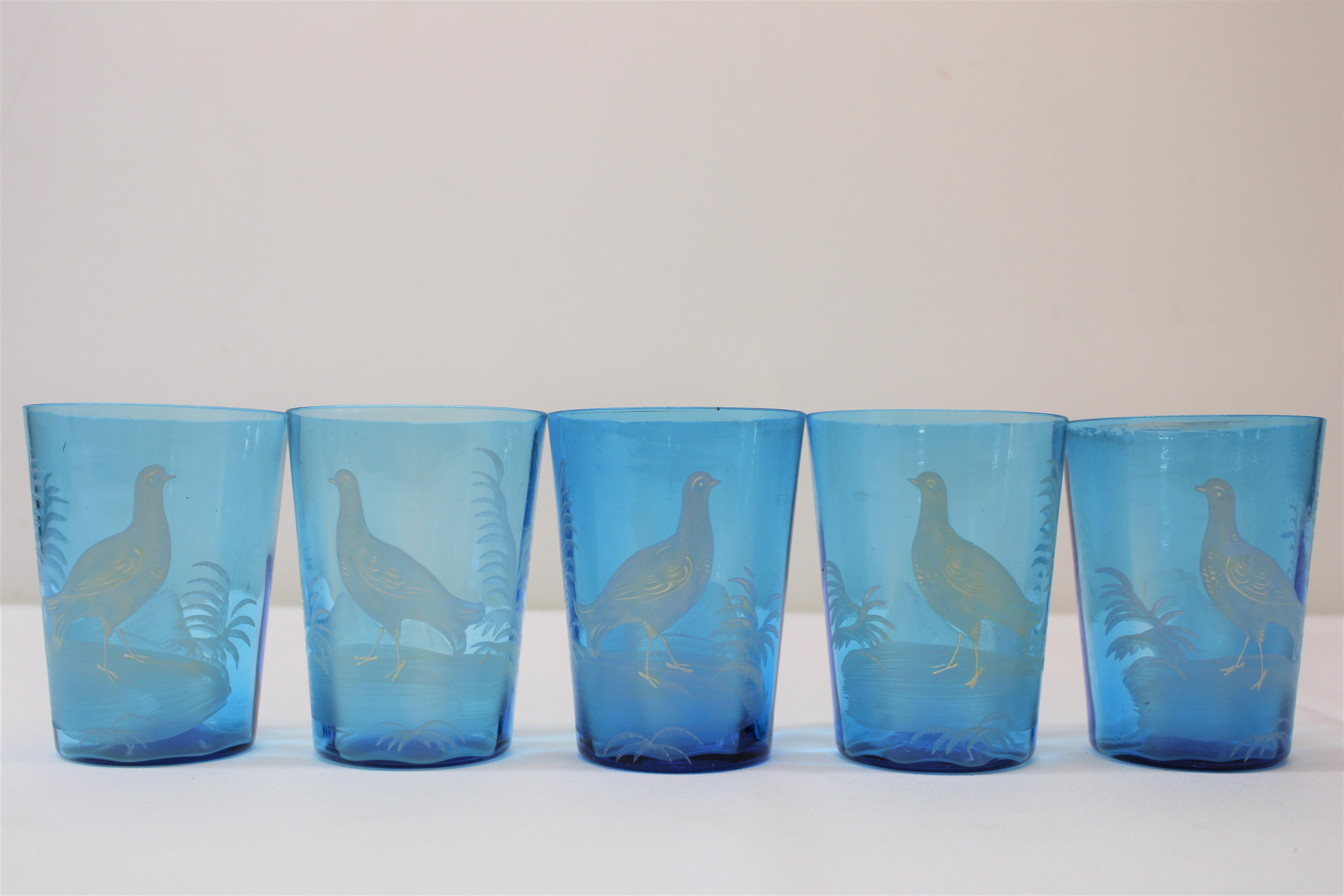 Pichet en verre bleu victorien avec 5 gobelets en vente 3