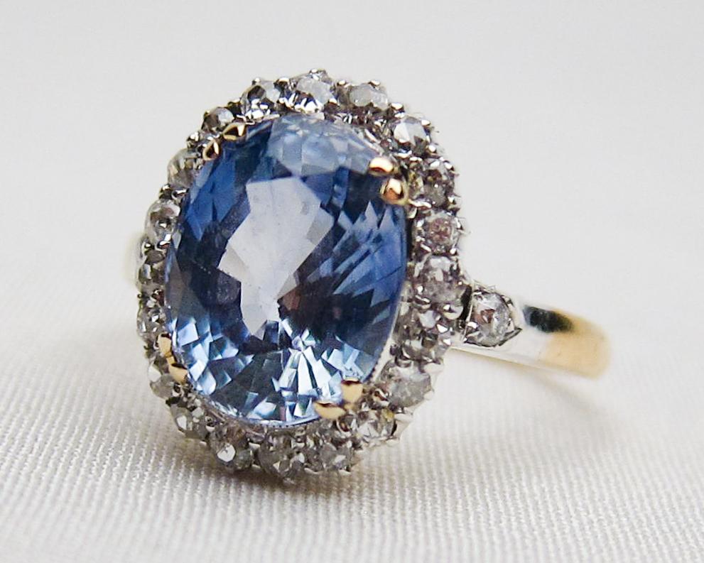 Victorian Blue Sapphire and Diamond Halo 18 Karat Gold Ring For Sale 1