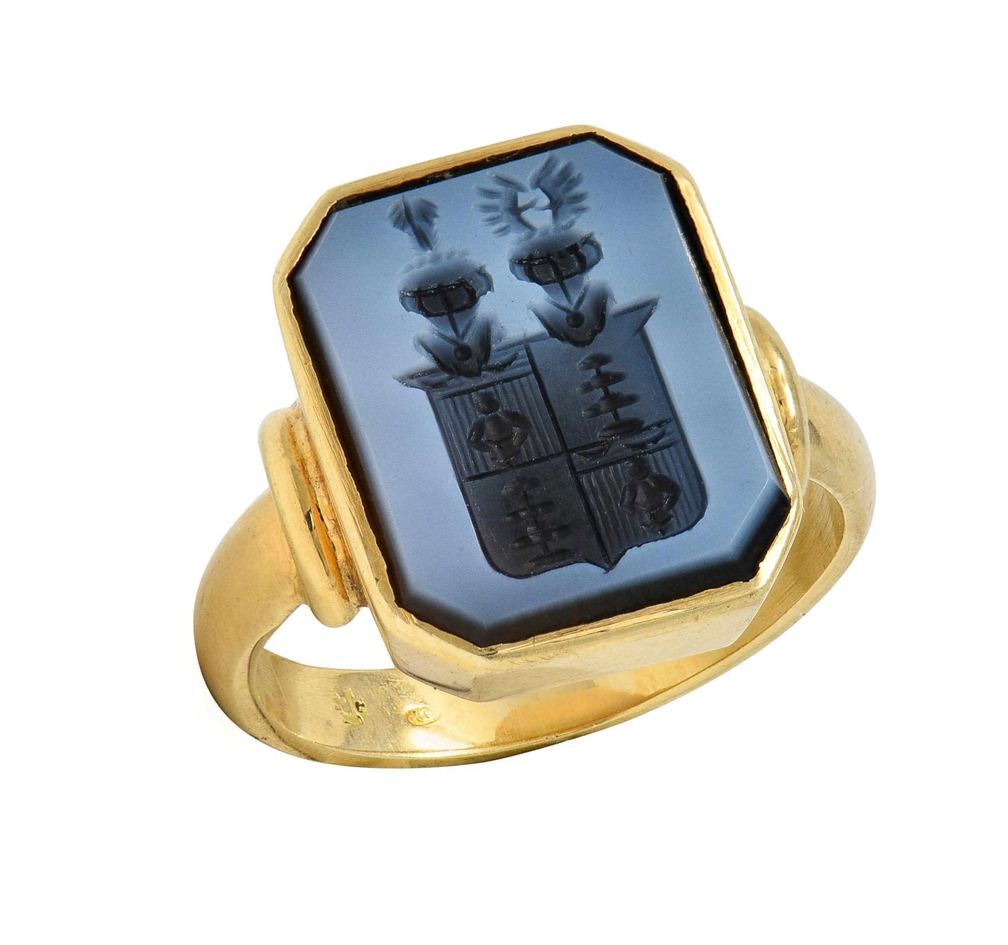 Signature de l'héraldique victorienne en or jaune 14 carats avec sardonyx bleu en vente 3