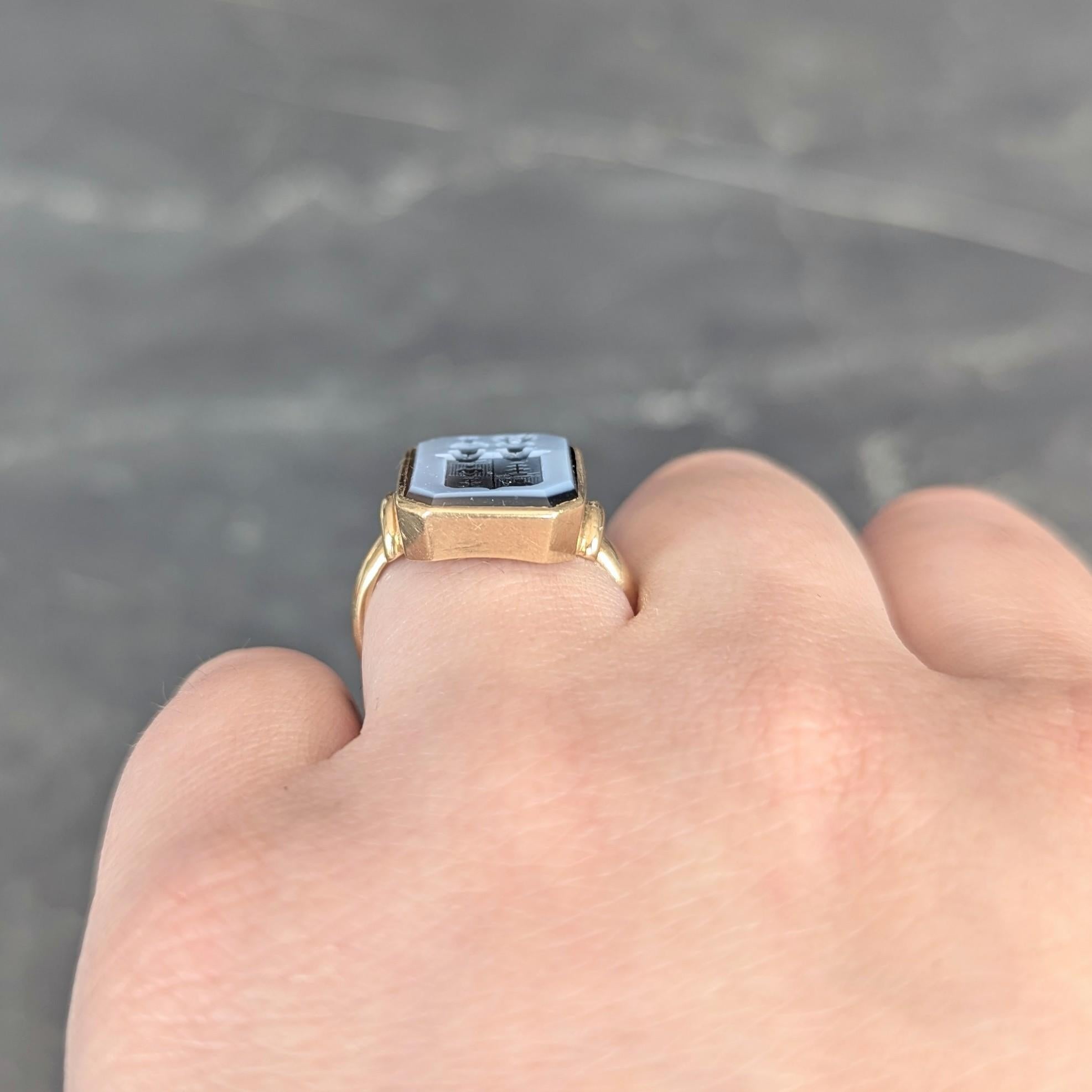 Signature de l'héraldique victorienne en or jaune 14 carats avec sardonyx bleu en vente 4