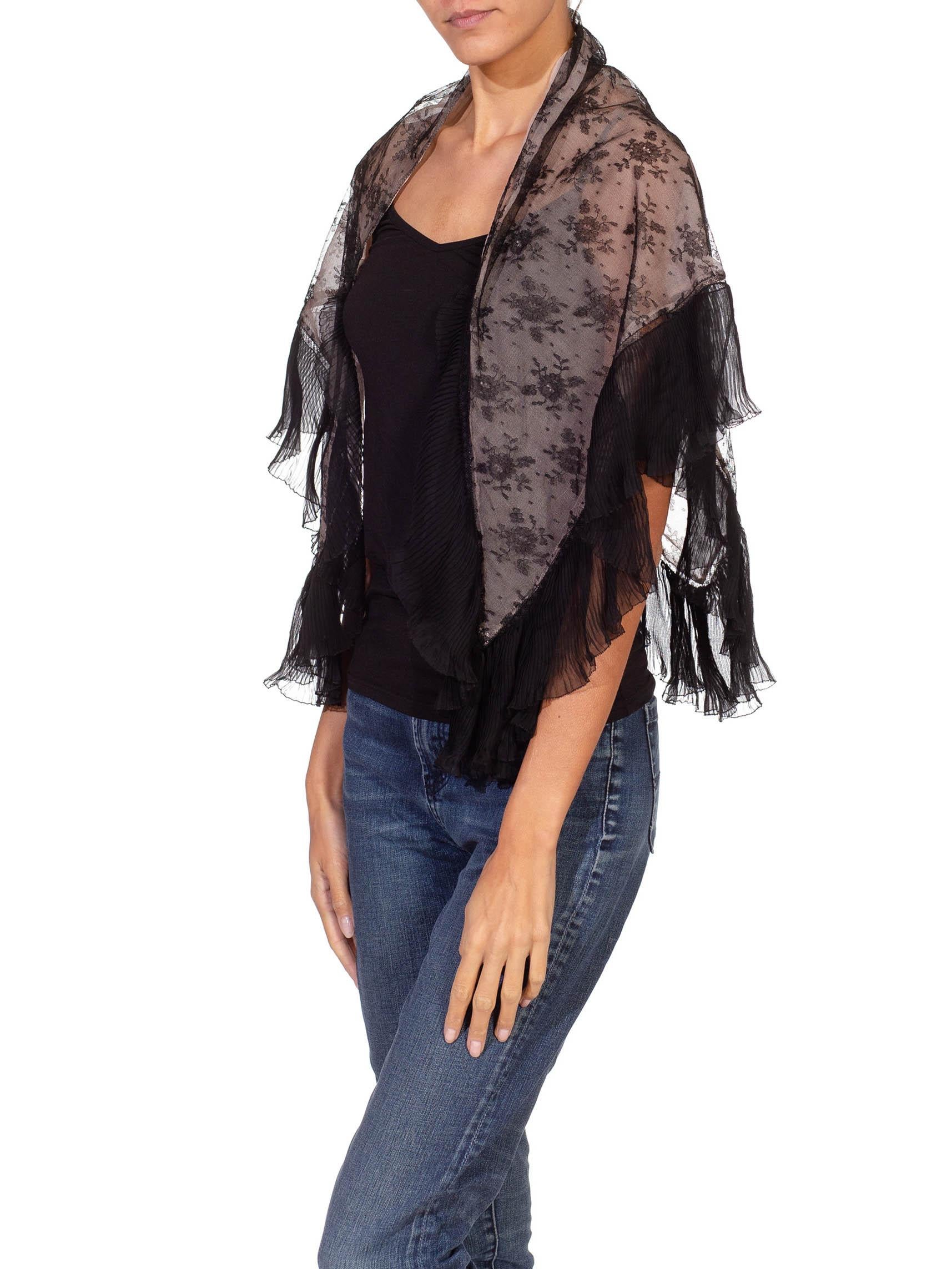 Victorian Blush Pink Black Lace Shawl In Excellent Condition For Sale In New York, NY