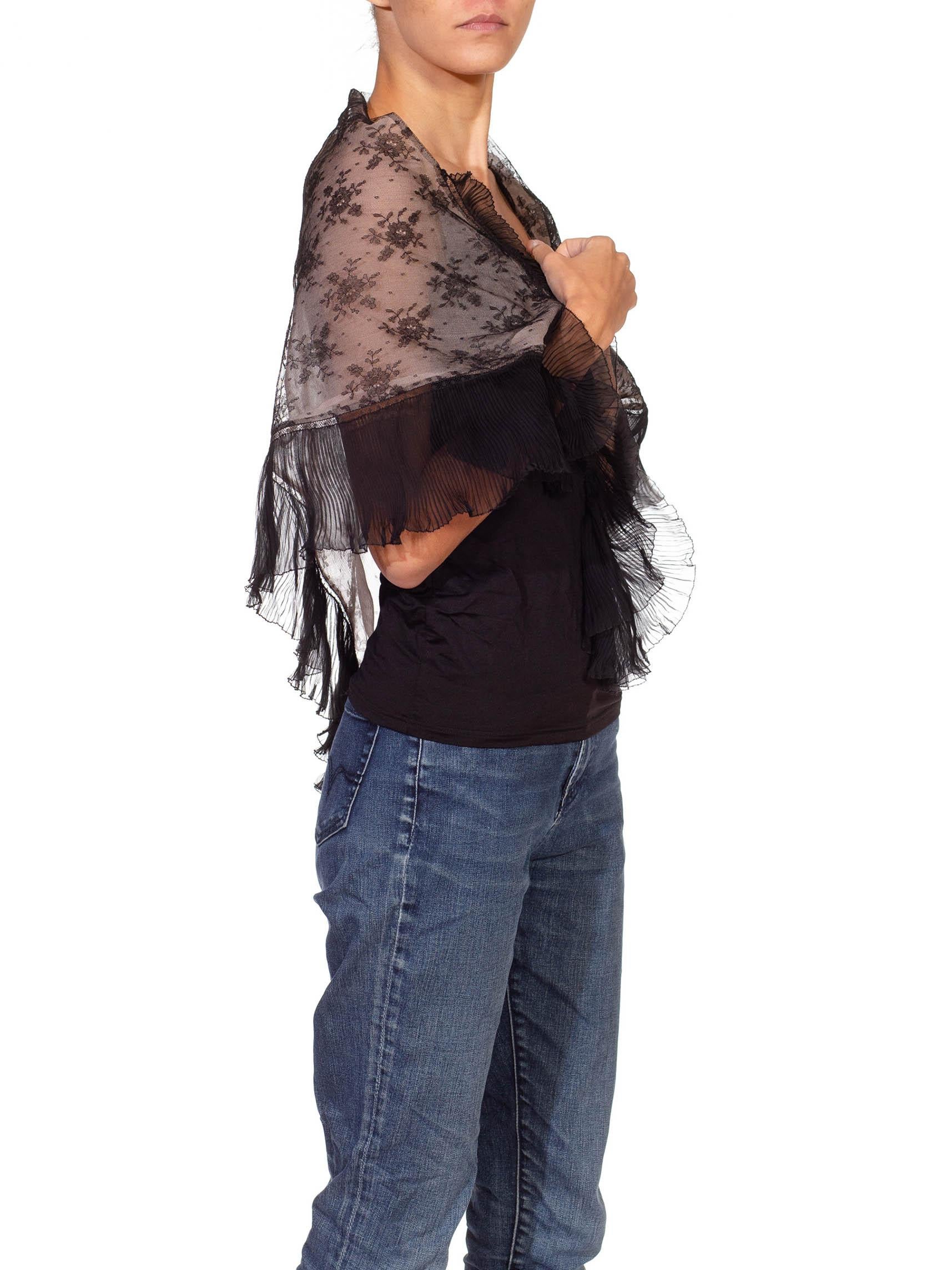 Women's Victorian Blush Pink Black Lace Shawl For Sale
