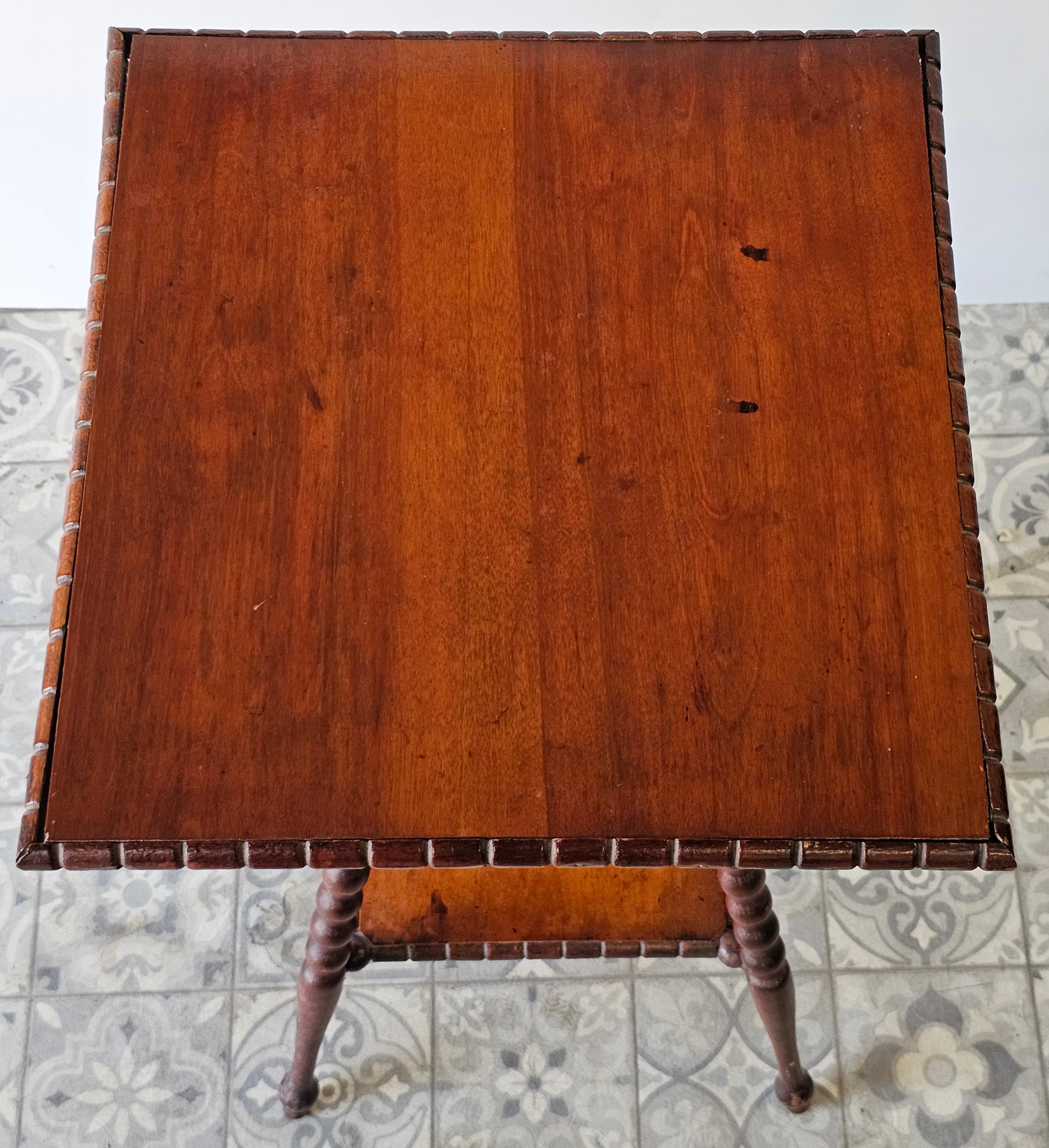Mesa de salón / auxiliar victoriana con patas torneadas de bolillos Madera dura en venta