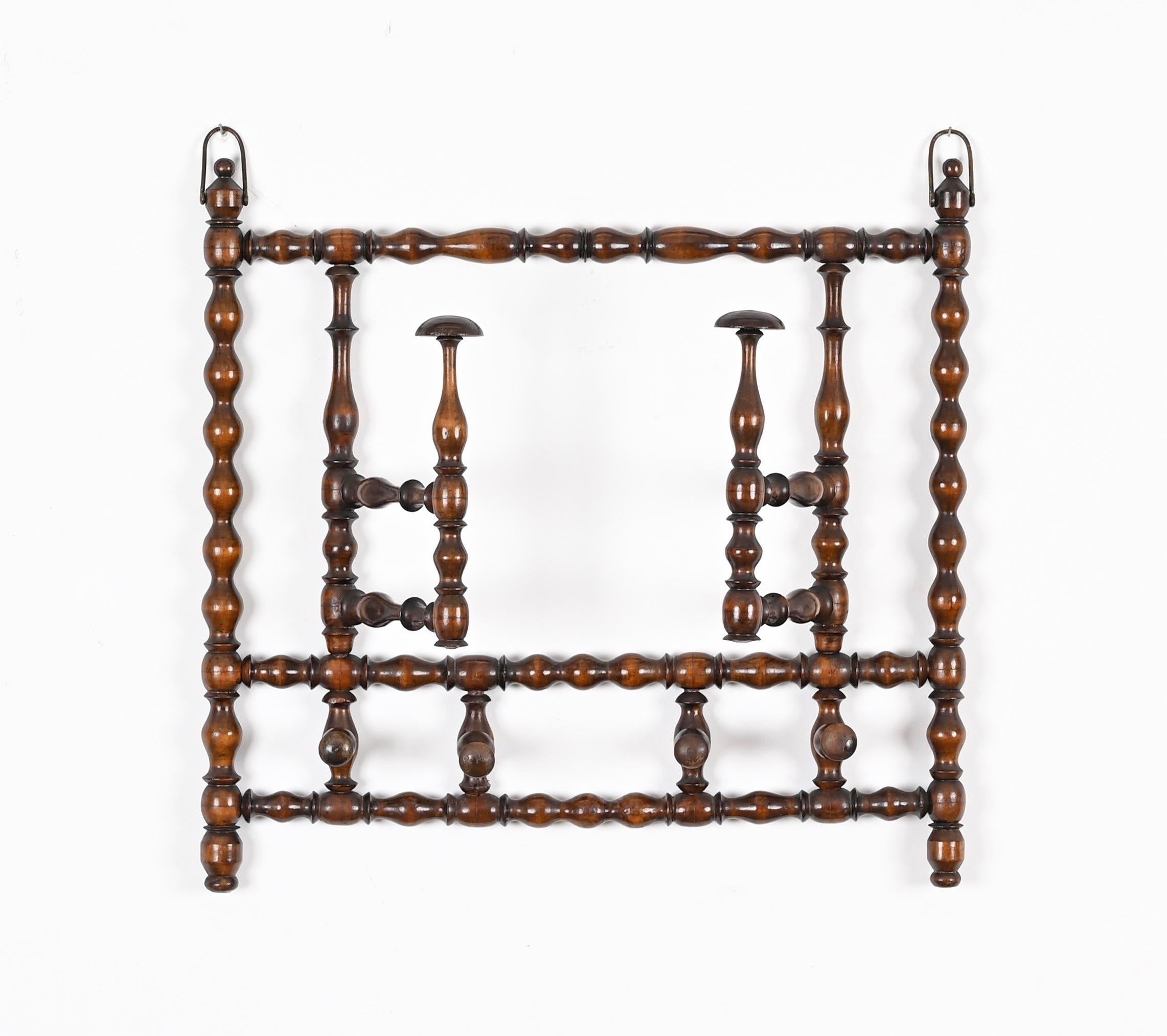 Early 20th Century Victorian Bobbin-Turned Walnut Adjustable Coat Rack, England, Early 1900 For Sale