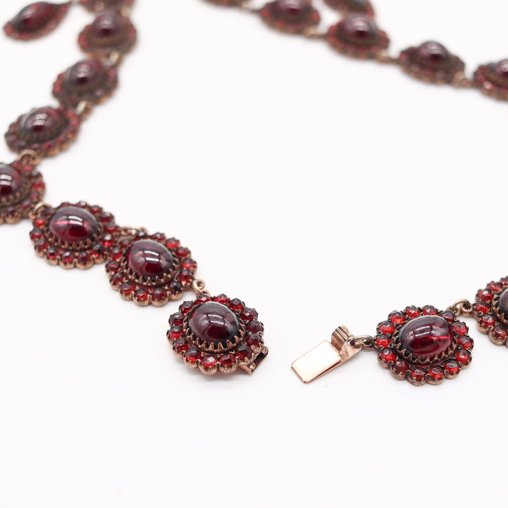 VICTORIAN Bohemian 1880 Gilt Festoon Necklace With 112.90 Ctw In Natural Garnets im Angebot 1