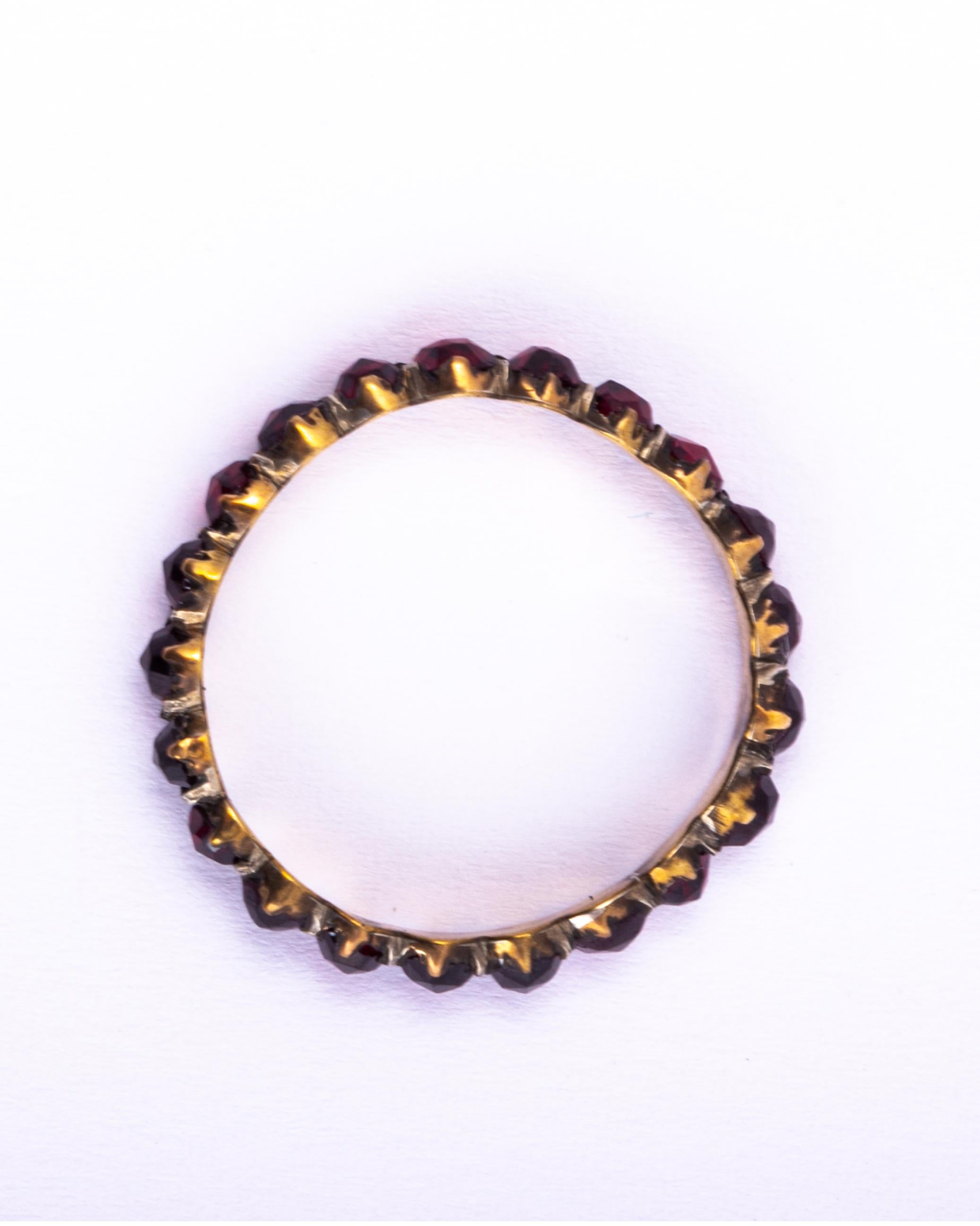 Victorian Bohemian Garnet and Yellow Gold Eternity Band In Good Condition In Chipping Campden, GB