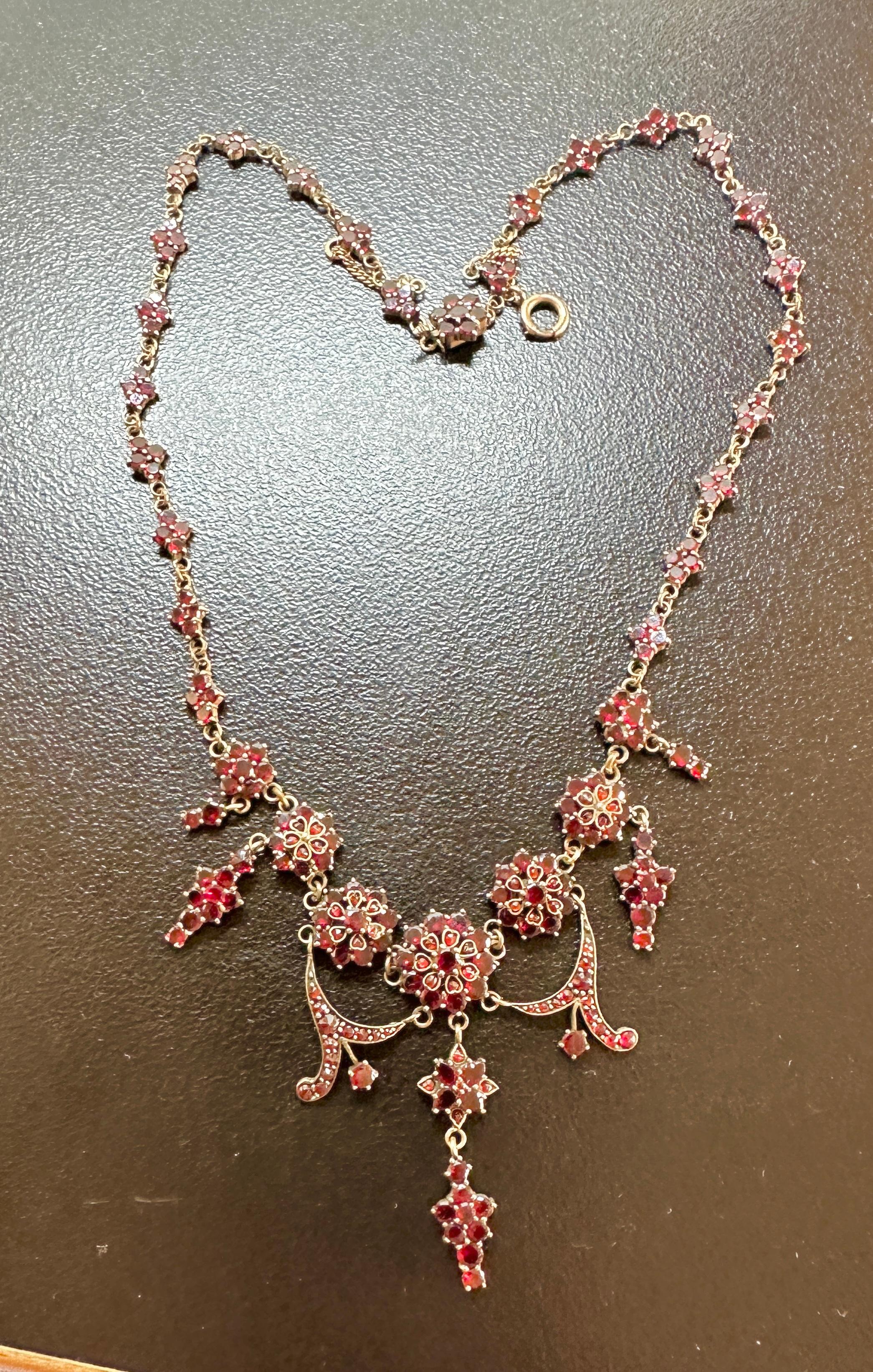 Women's Victorian Bohemian Garnet Festoon Necklace Flat Cut Garnets Belle Epoque Hearts For Sale