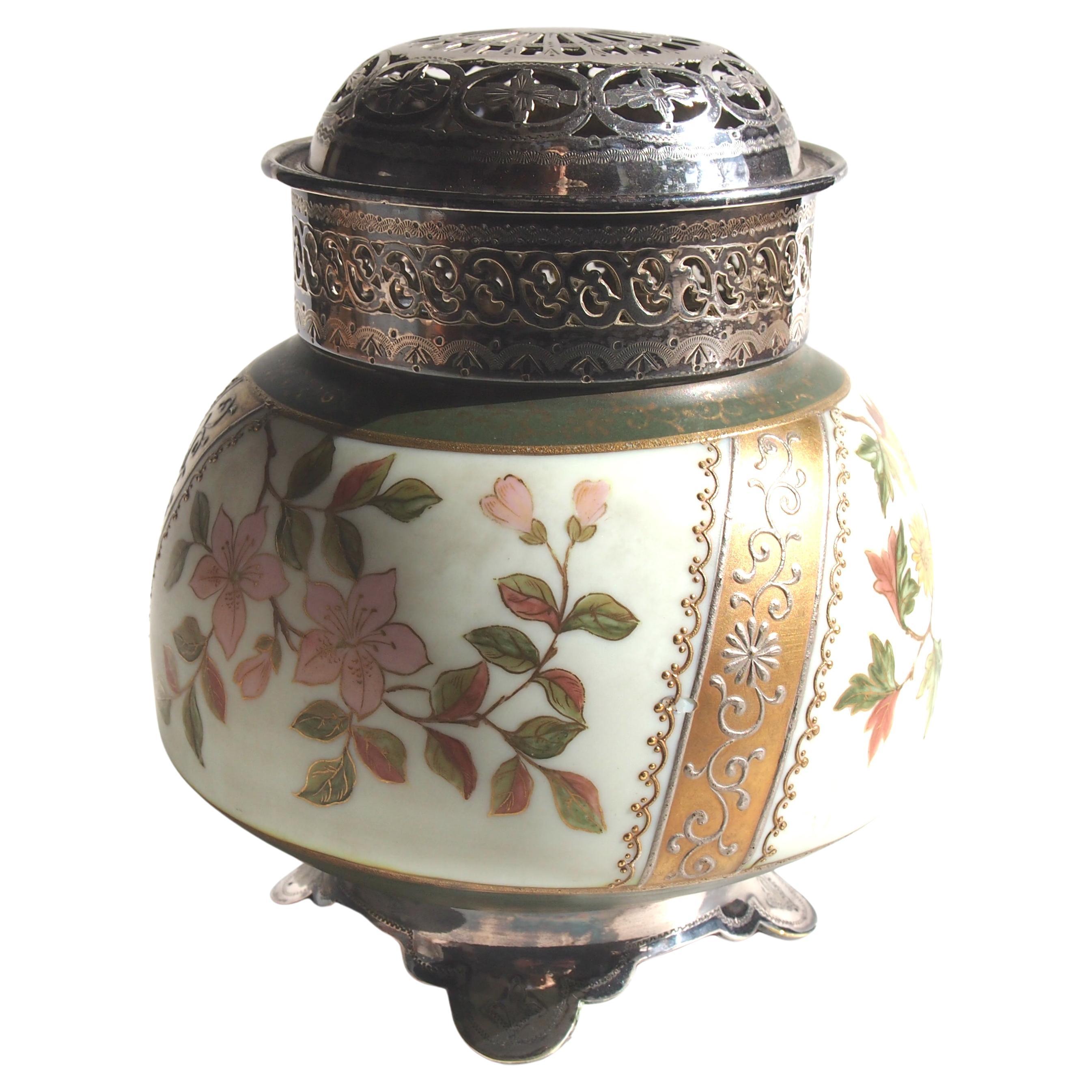 Porte-pots pot-pourri en verre émaillé Harrach de style bohème victorien avec accessoires en métal