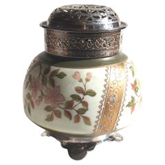 Porte-pots pot-pourri en verre émaillé Harrach de style bohème victorien avec accessoires en métal