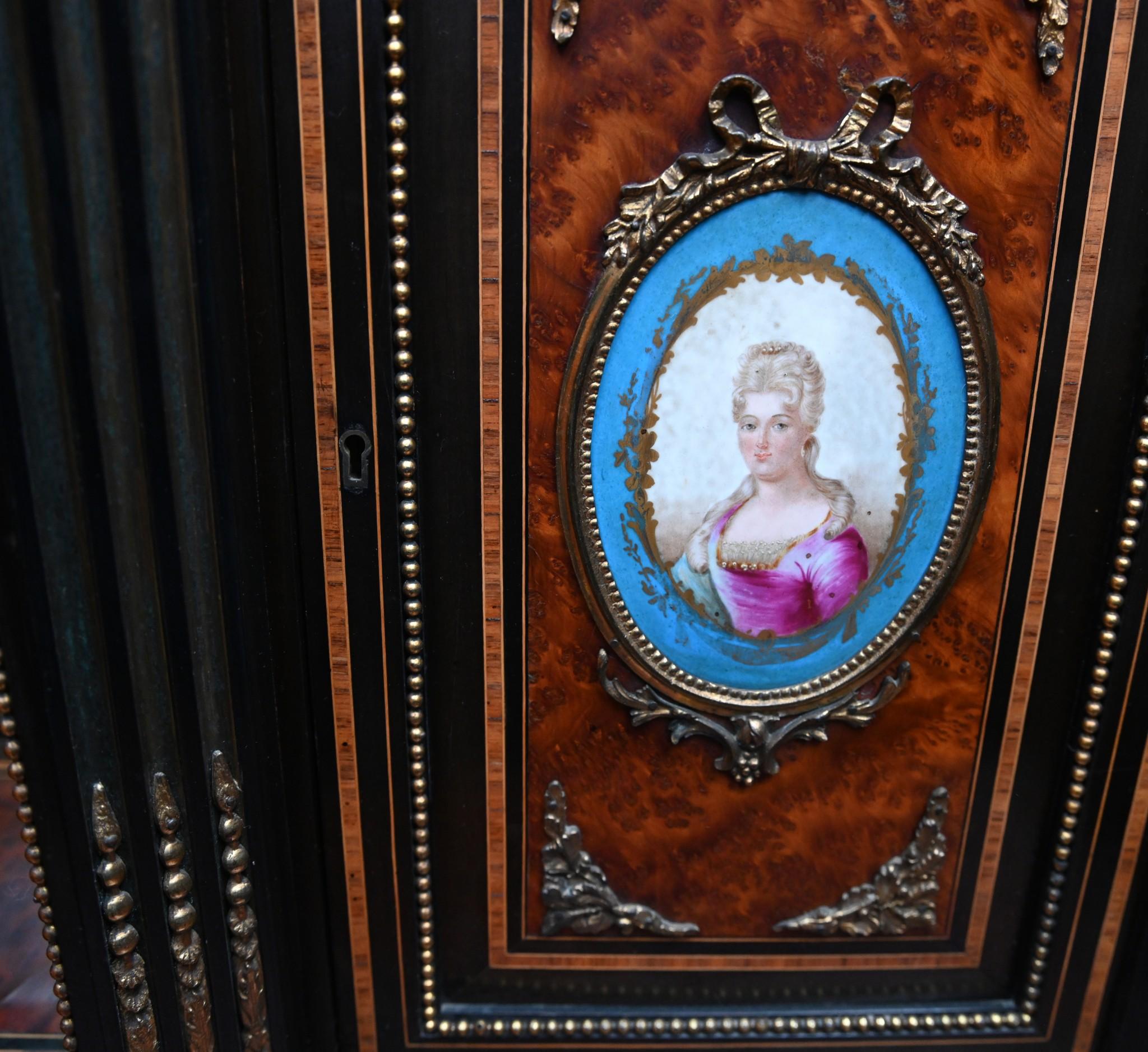 Mesa de escritorio victoriana Bonheur De Jour Amboyna Placas 1860 Espejo en venta