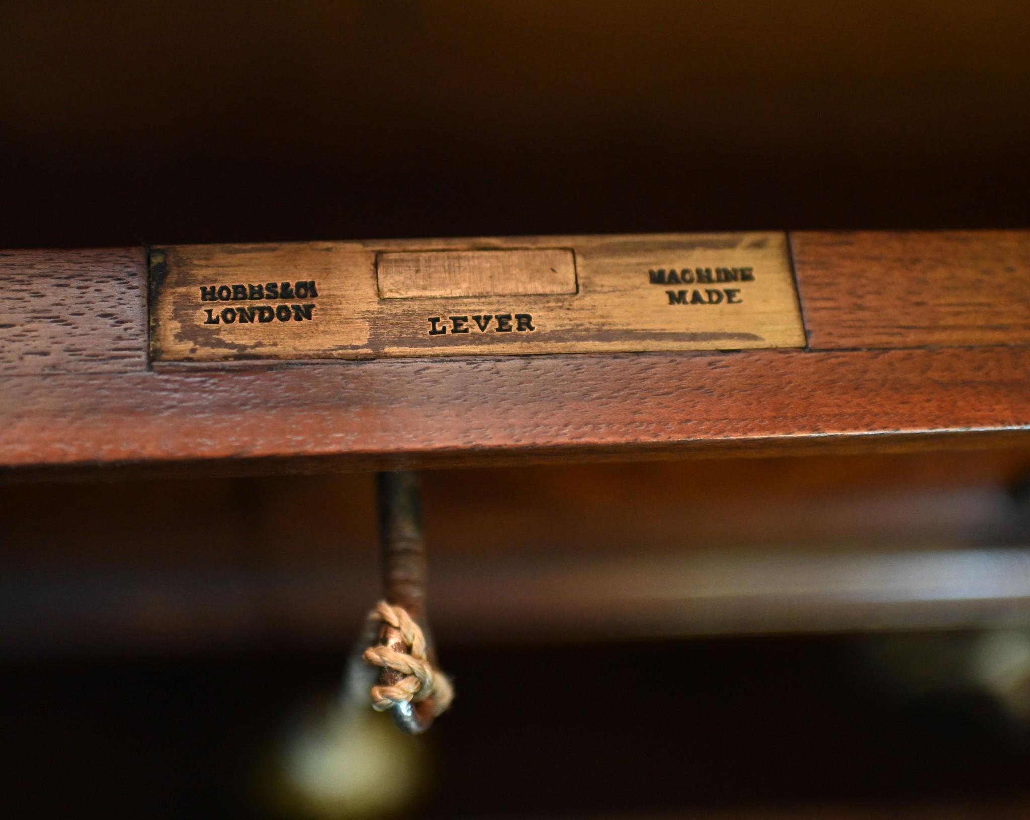 Fine XIX secolo Libreria vittoriana in mogano Cabinet Biblioteca Hobbs & Co. in vendita