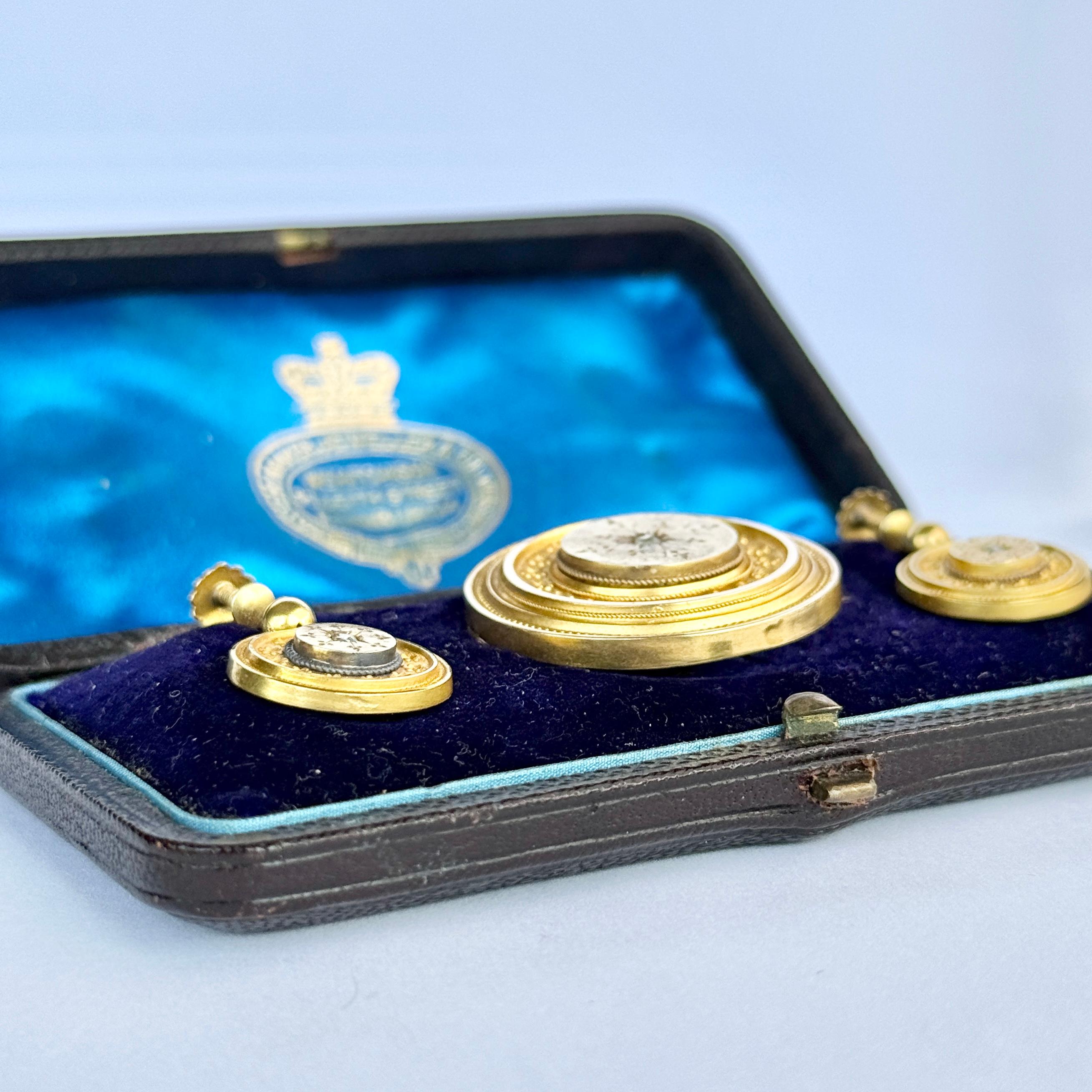 Boîte victorienne en or 9 carats pour boucles d'oreilles pendantes, broche et pendentif en vente 1