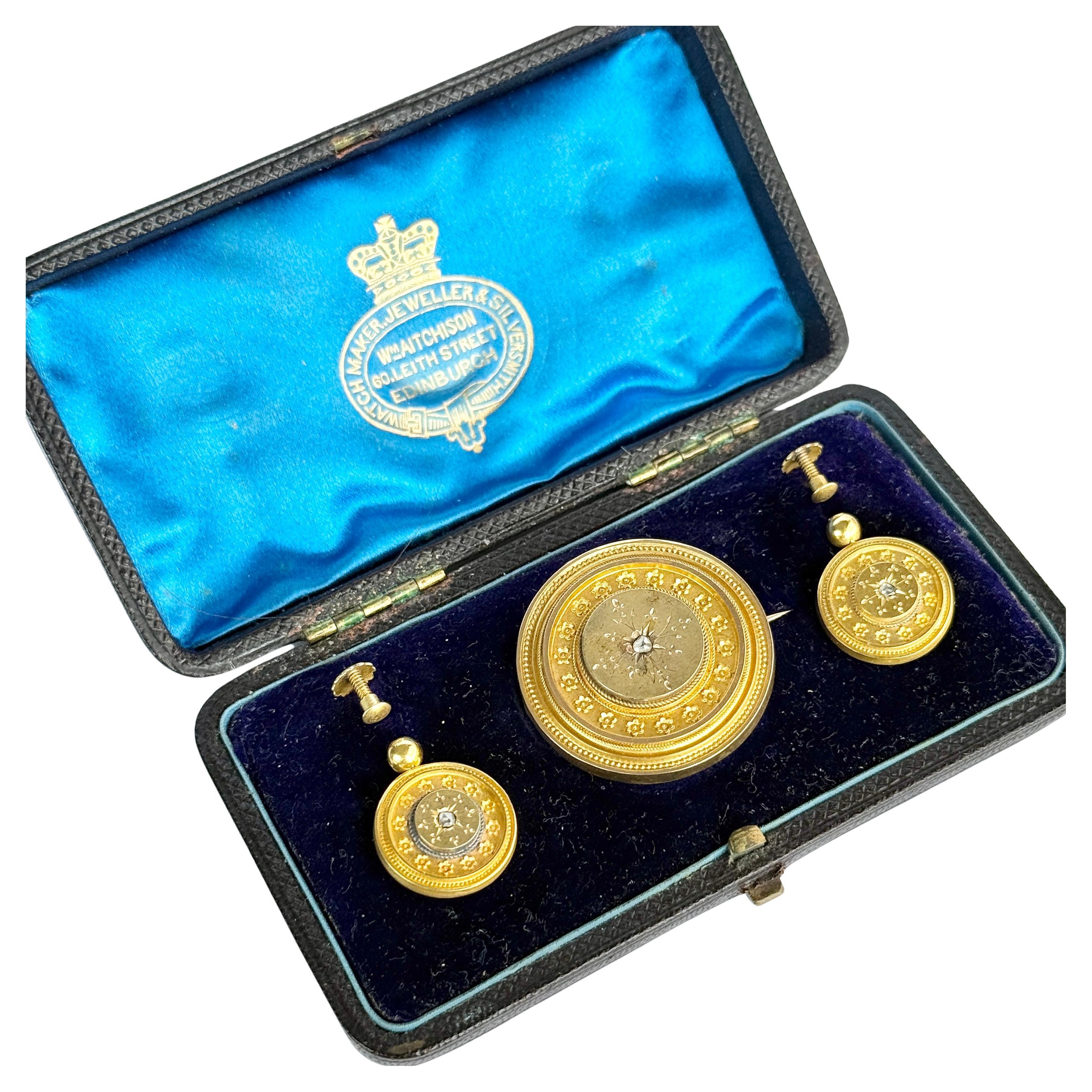Boîte victorienne en or 9 carats pour boucles d'oreilles pendantes, broche et pendentif en vente