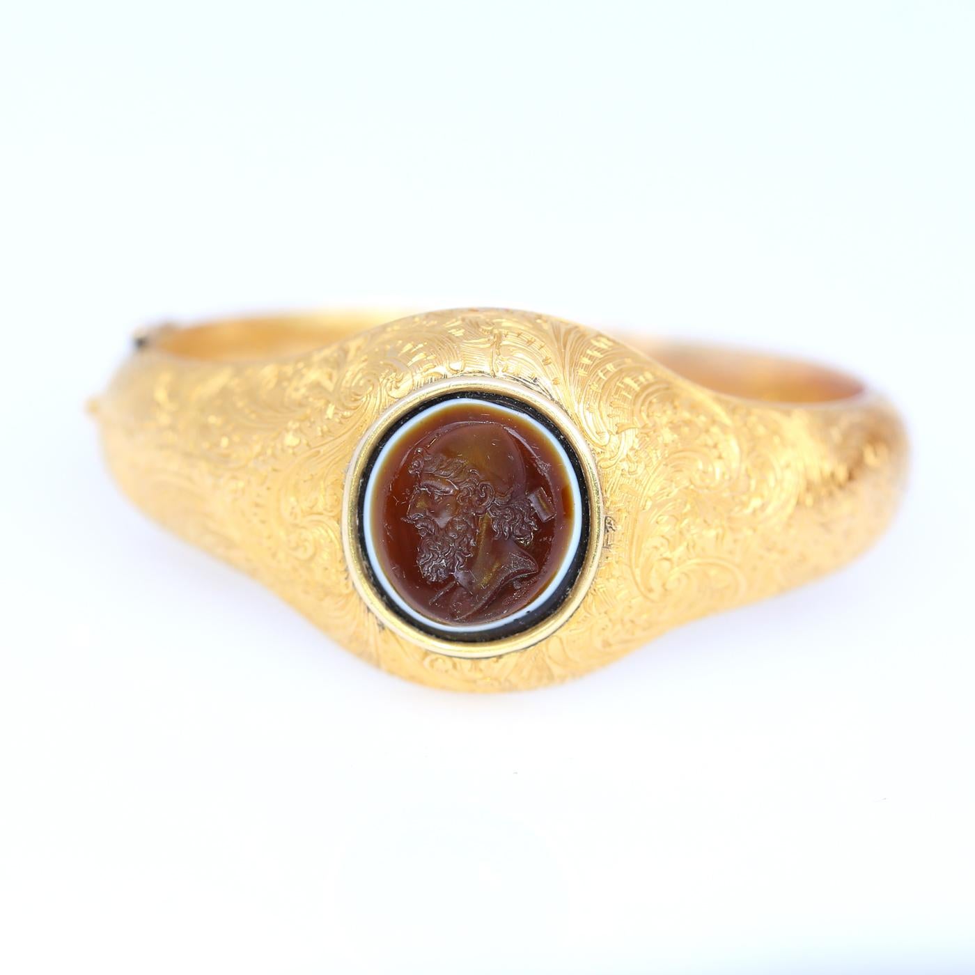 Victorian Signet Intaglio Secret Bracelet Greek Gold Original Box, 1890 In Good Condition In Herzelia, Tel Aviv