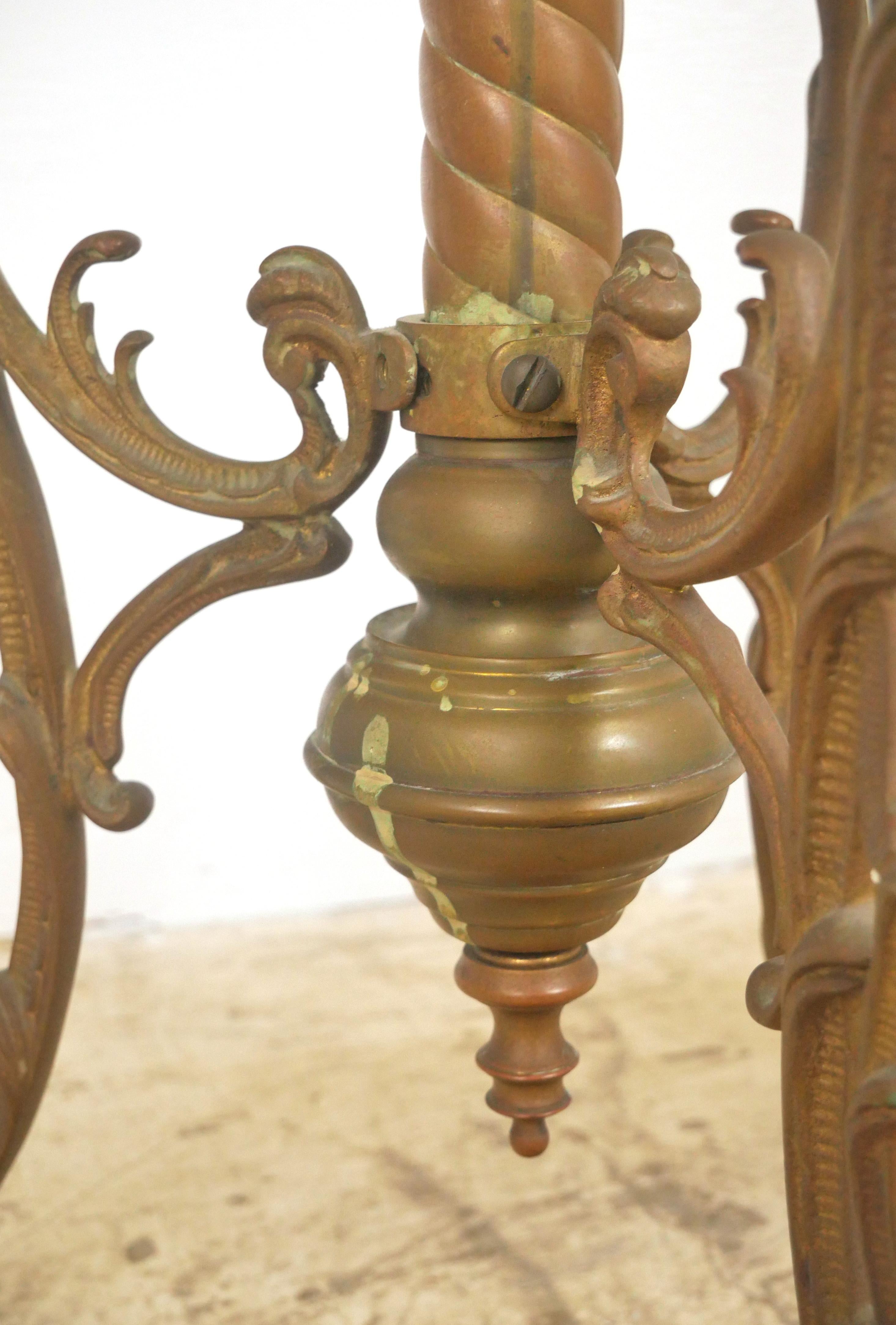 Candelabro da terra a 7 bracci in ottone vittoriano in vendita 4