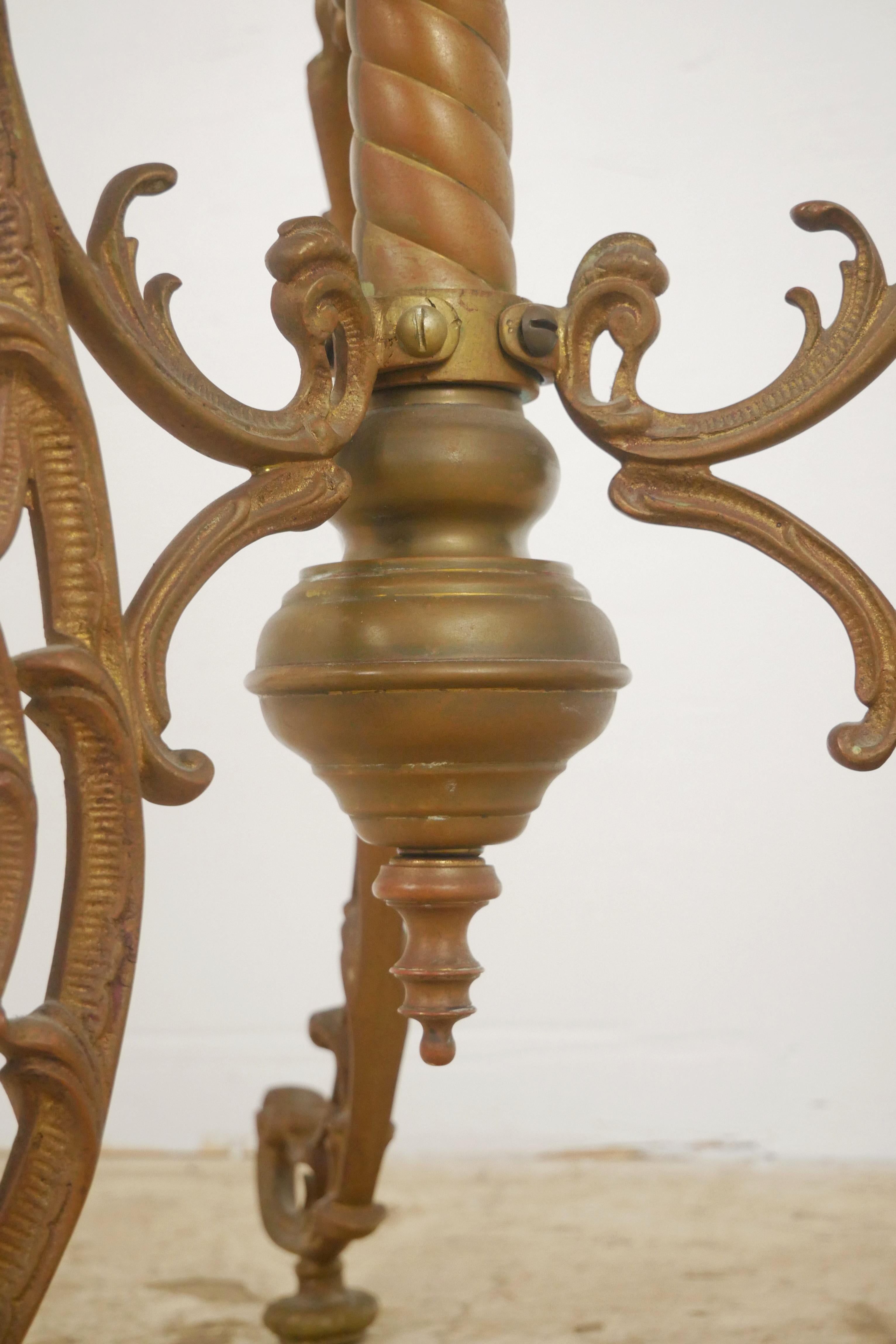 Ottone Candelabro da terra a 7 bracci in ottone vittoriano in vendita
