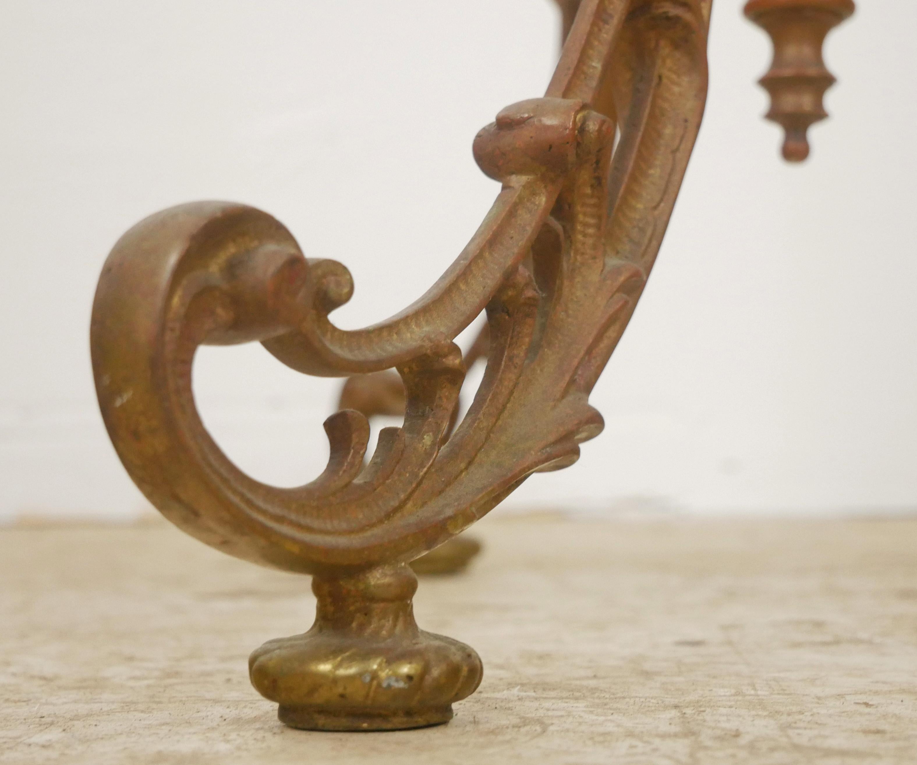 Candelabro da terra a 7 bracci in ottone vittoriano in vendita 2