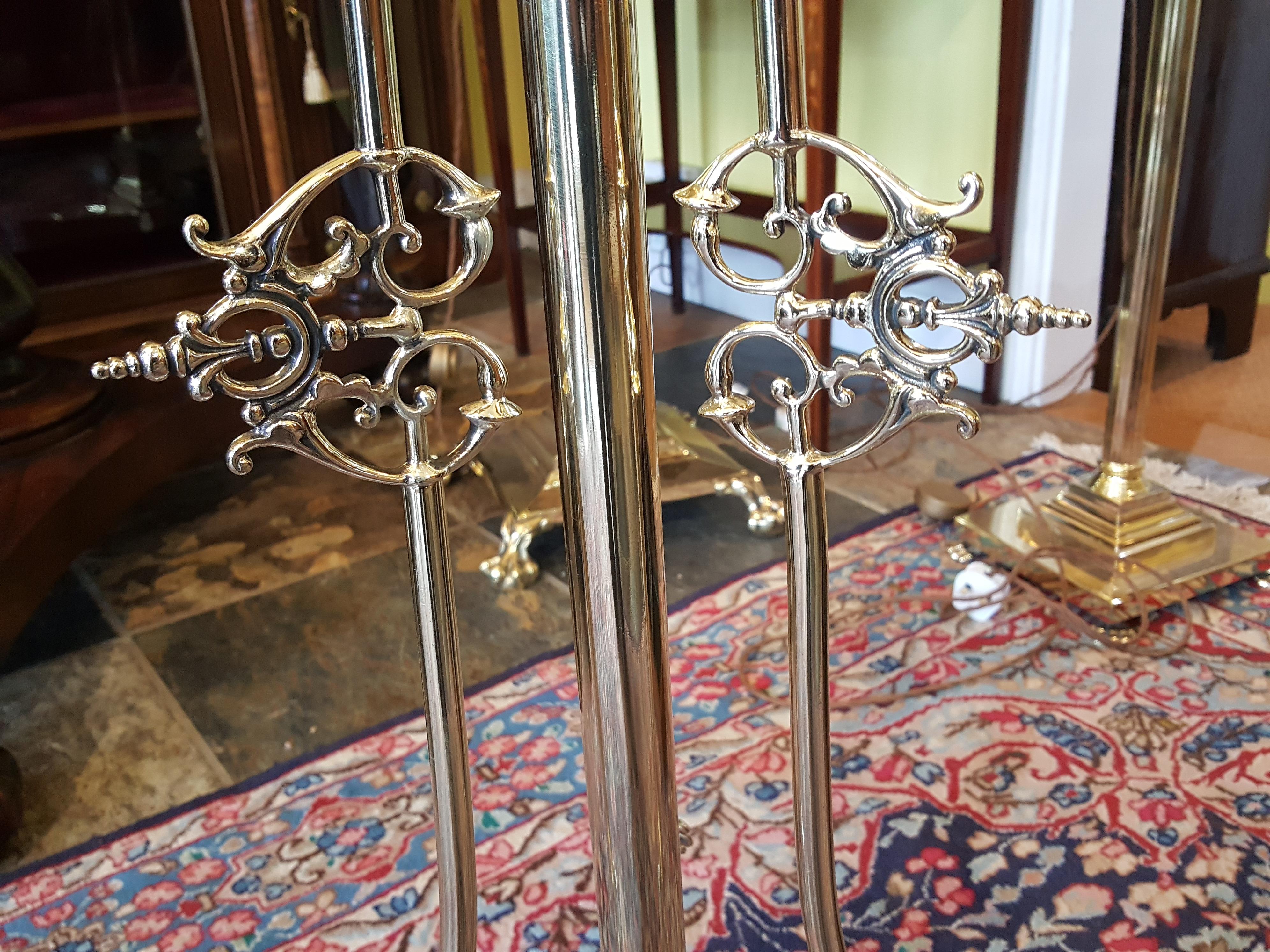Victorian Brass Adjustable Standard Lamp In Good Condition In Altrincham, Cheshire