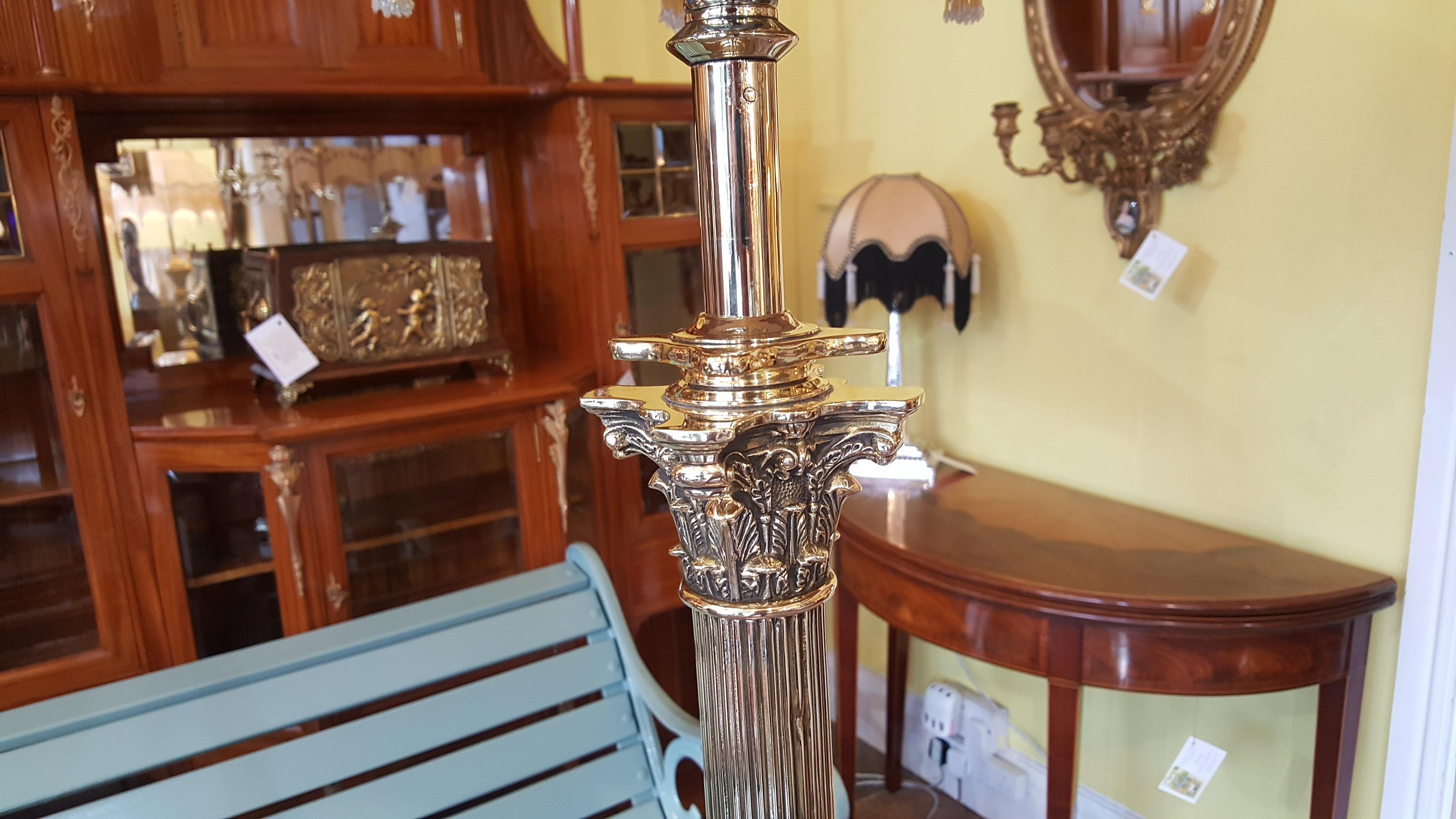 Victorian Brass Adjustable Standard Lamp In Good Condition For Sale In Altrincham, Cheshire
