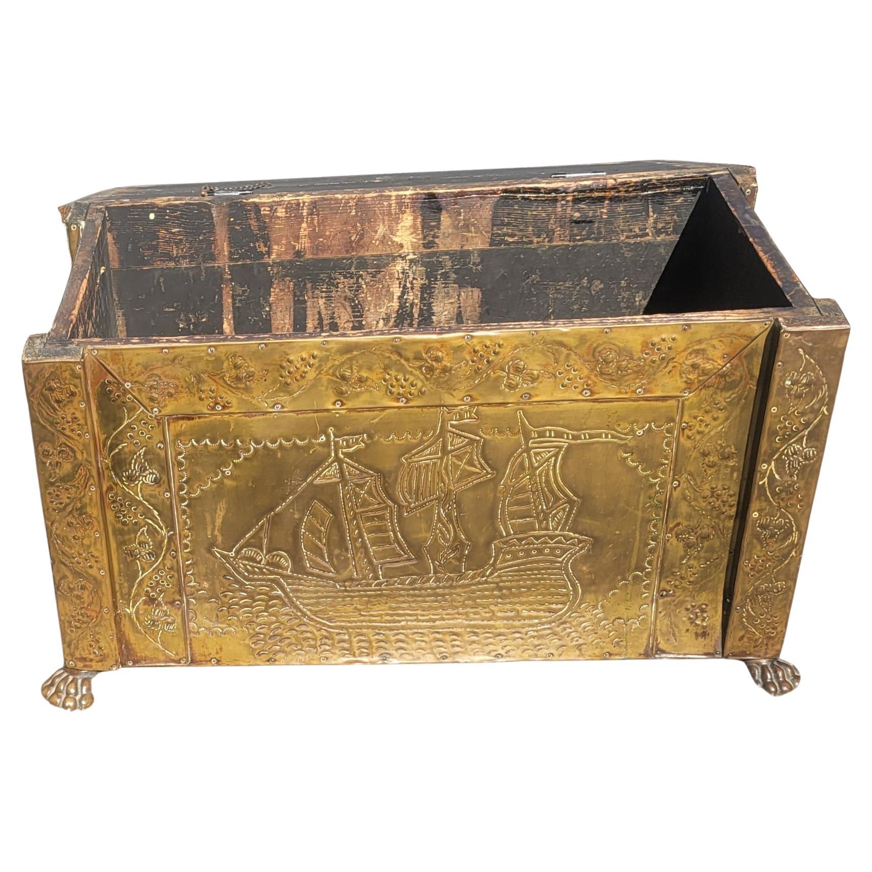 Victorian Brass and Copper Ornate Coal and Fire Logs Chest w. Paw Feet, C. 1890s In Good Condition In Germantown, MD