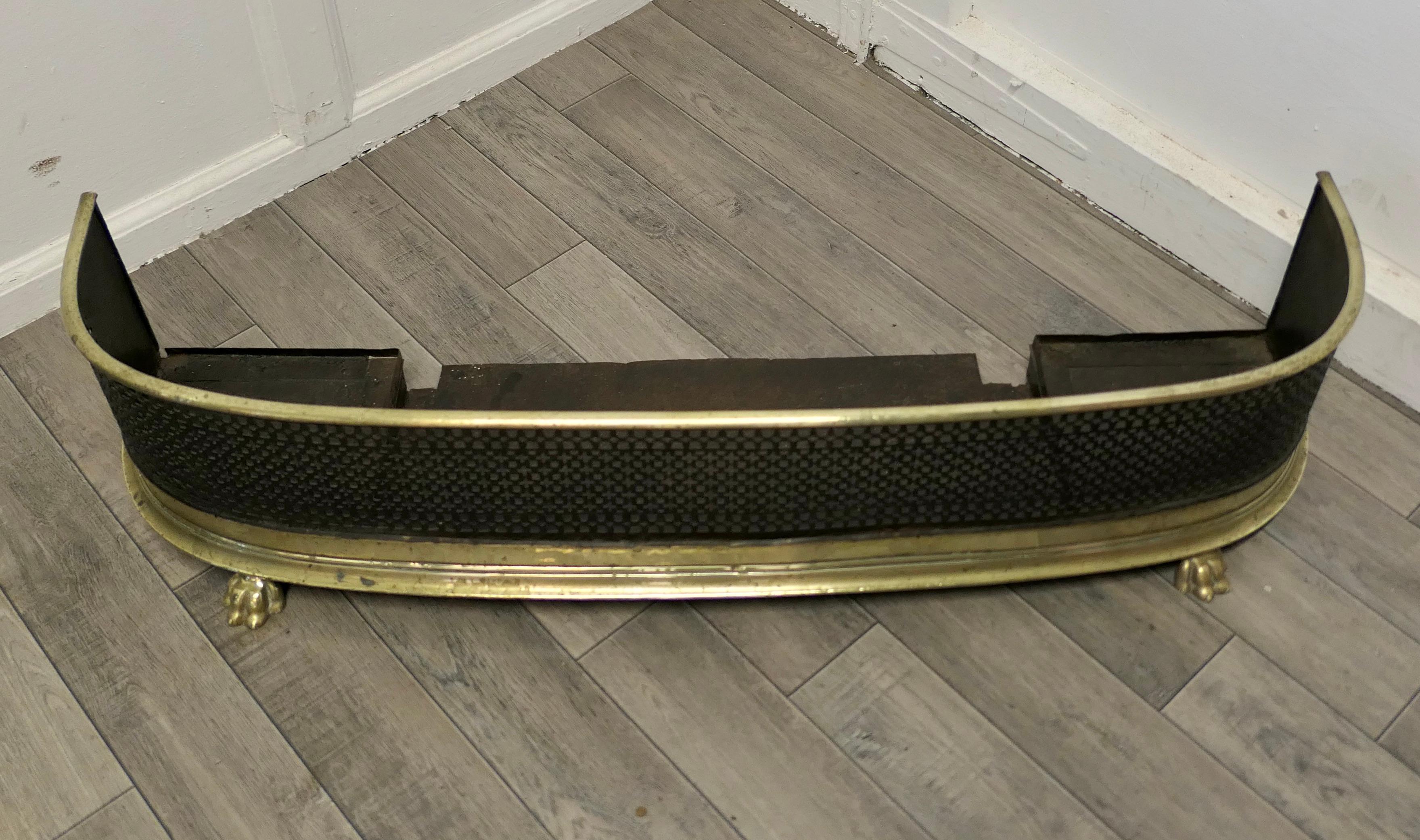 Victorian Brass and Iron Fireside Fender In Good Condition For Sale In Chillerton, Isle of Wight
