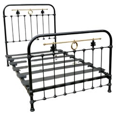 Viktorianisches Messing und Eisen Kleines Doppelbett (4ft breit) Ein Bett von guter schwerer Qualität
