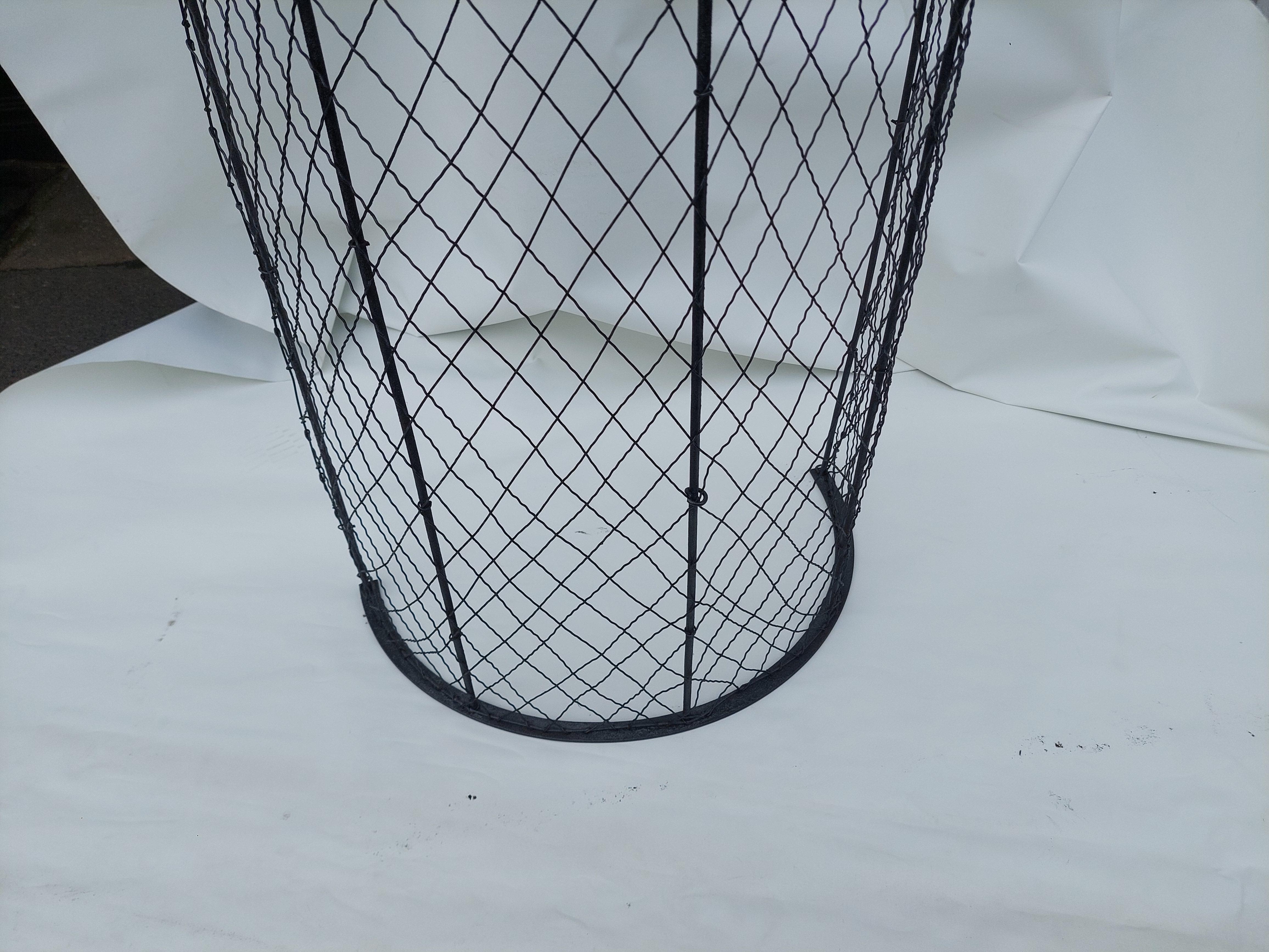 Victorian Brass and Wire Mesh Nursery Fender In Good Condition For Sale In Altrincham, GB
