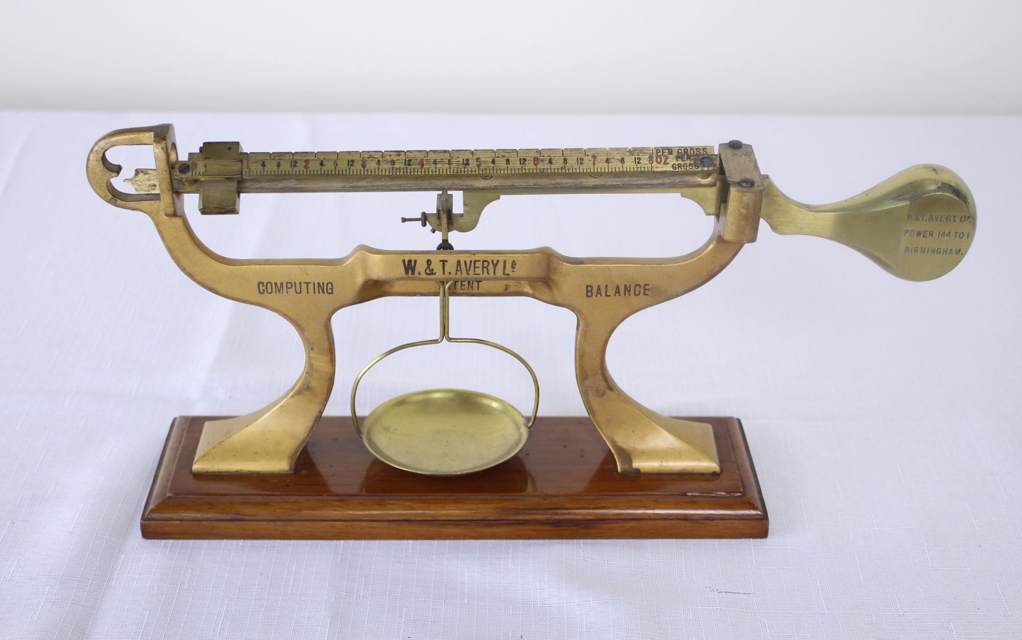 A finely detailed Victorian brass scale by W & T Avery, the finest scale makers of the time. Possibly used to weigh gold. Good brass details and the entire piece is in good antique condition. Sold without weights.