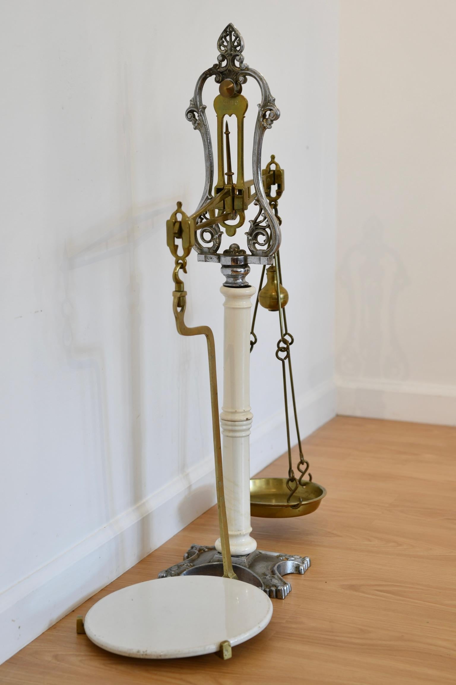 English Victorian brass balance scale made by Hunt & Co, England