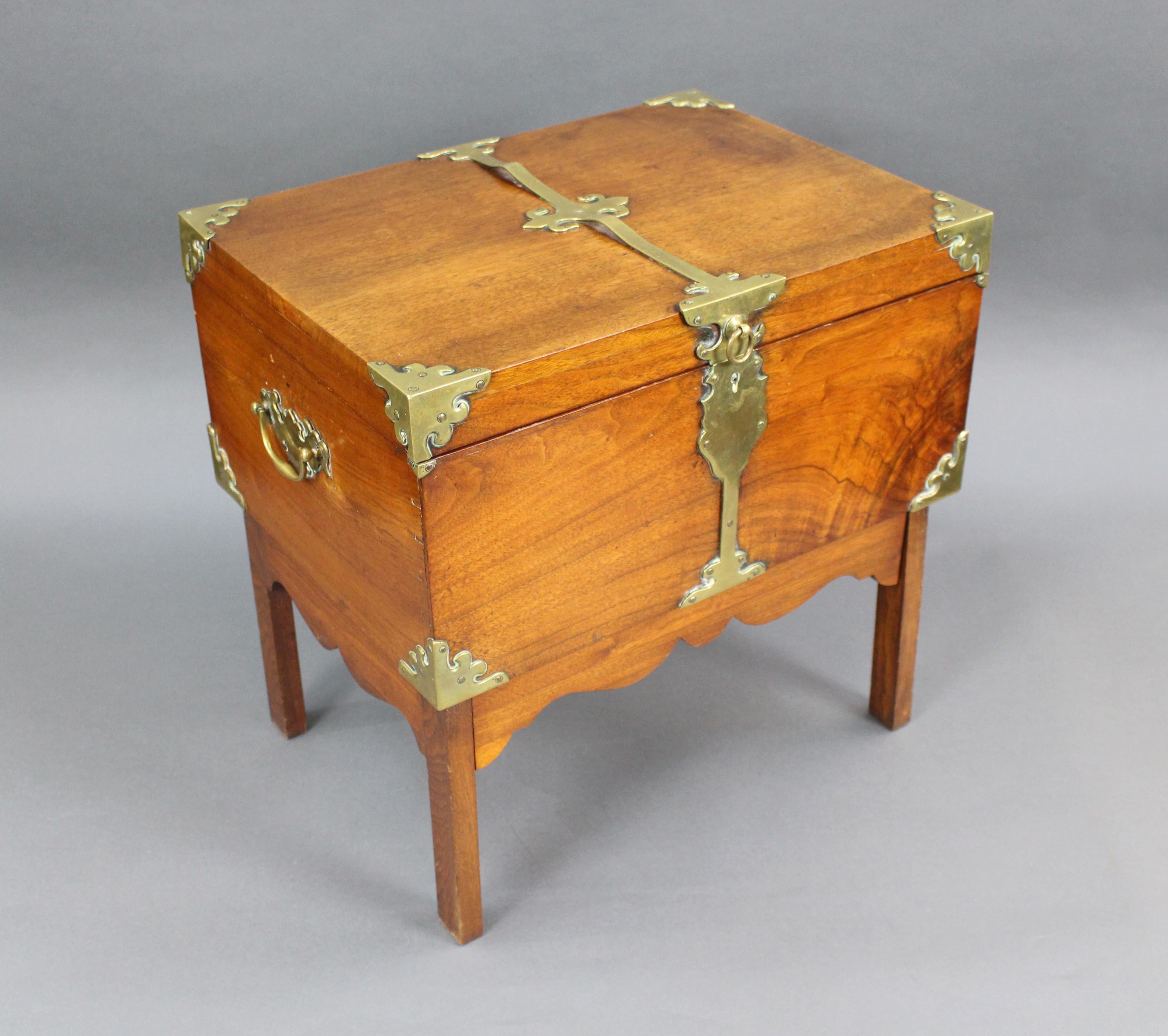 Victorian brass bound walnut travelling chest on folding legs


Measures: Width 51 cm 20 in

Depth 38 cm 15 in

Height (when standing) 50 cm 19 3/4 in

Height (legs folded away)
24.5 cm 9 3/4 in


Period Early Victorian

Wood