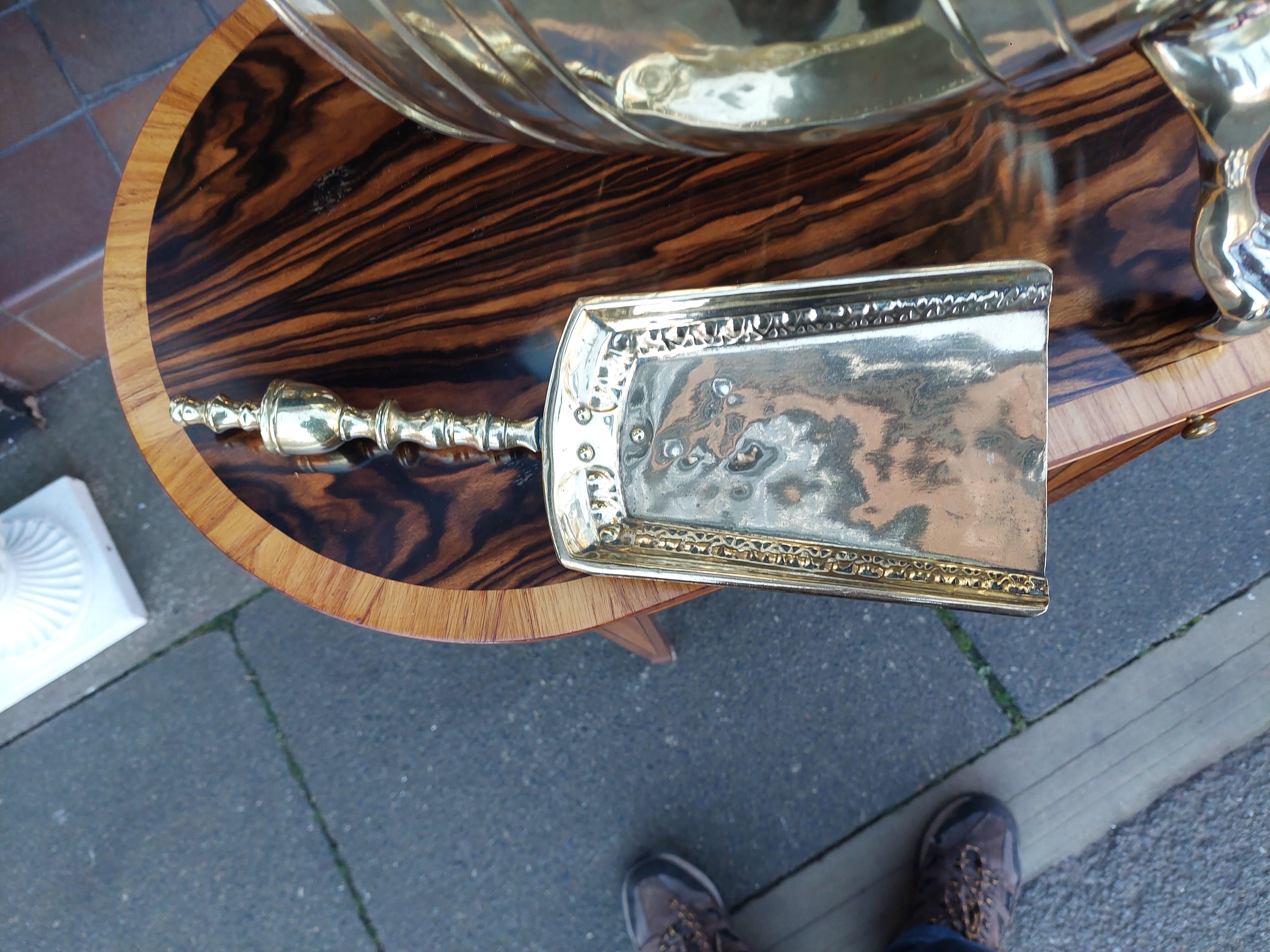 Inglese Victorian Brass Coal Bucket in vendita