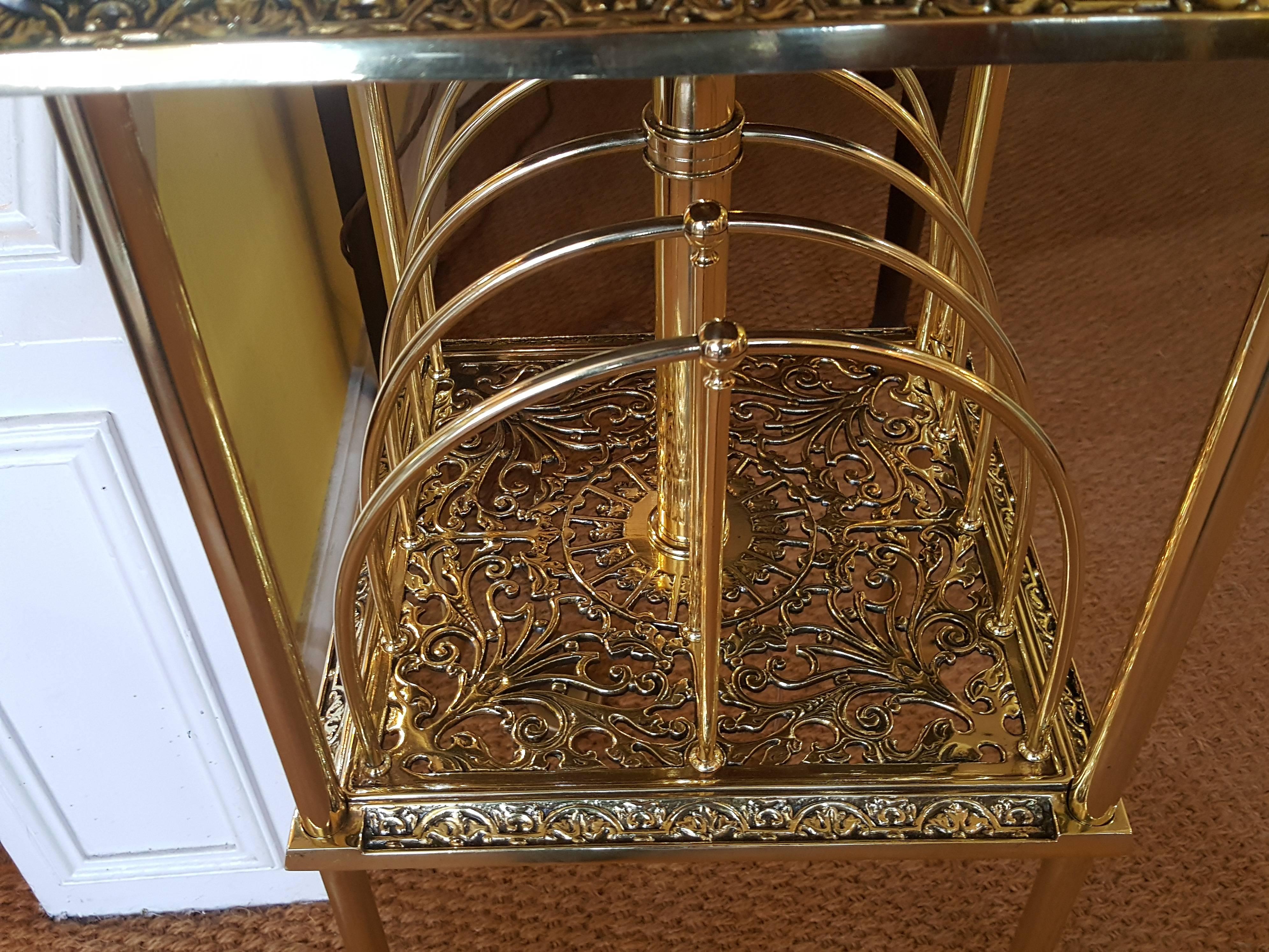 Victorian Brass Combination Standard Lamp In Excellent Condition For Sale In Altrincham, Cheshire