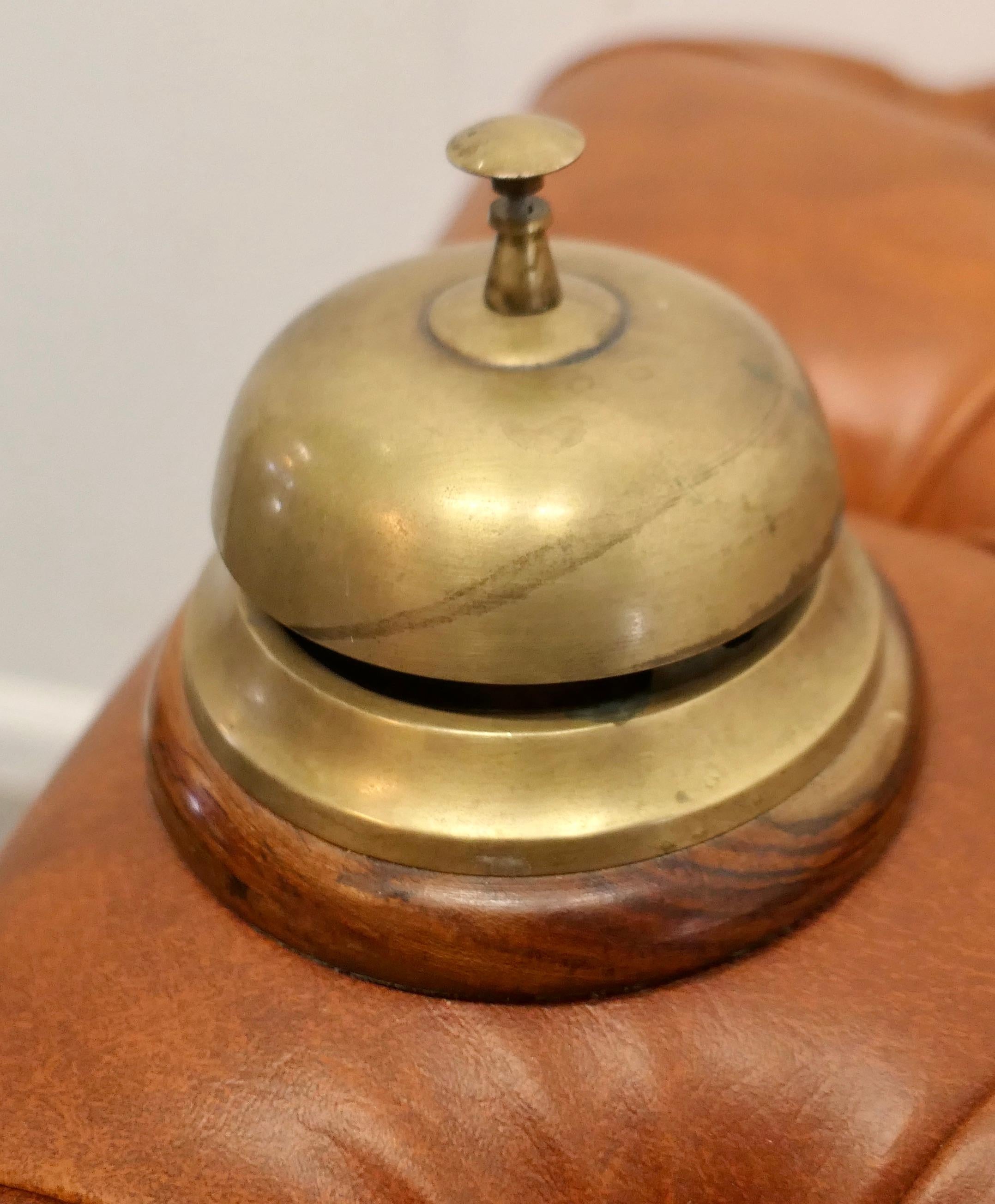 Victorian Brass Courtesy Counter Top Bell, Reception Desk Bell In Good Condition In Chillerton, Isle of Wight