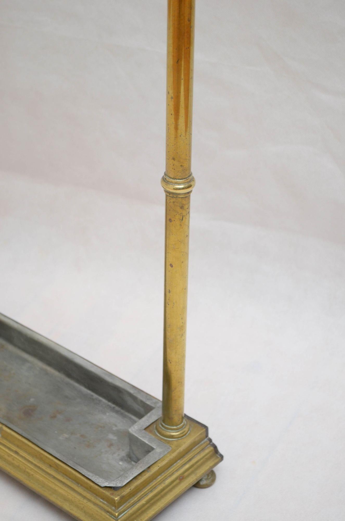 Victorian Brass D Shaped Walking Stick Stand Umbrella Stand (Messing) im Angebot
