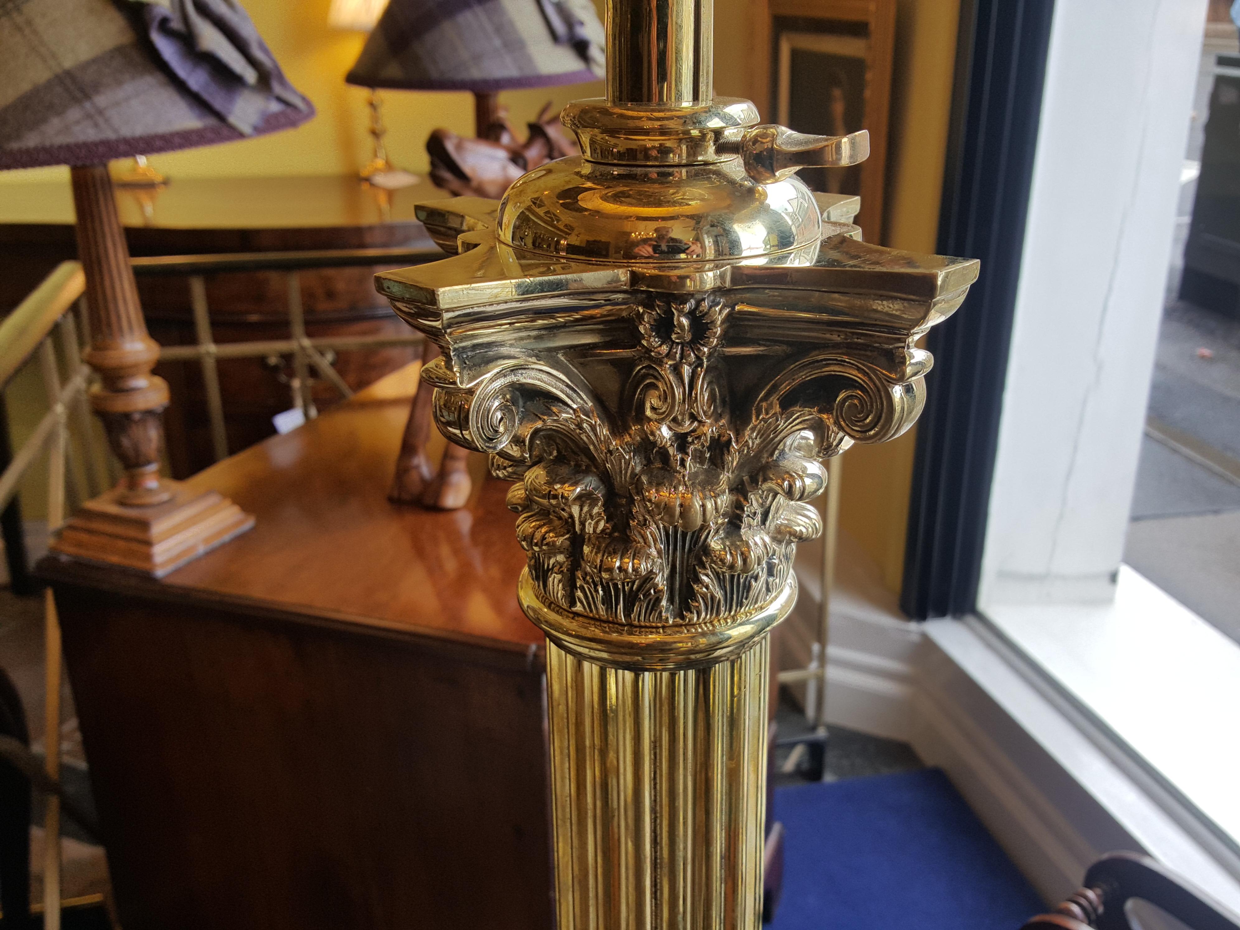 Victorian Brass Extending Adjustable Oil Lamp In Excellent Condition In Altrincham, Cheshire