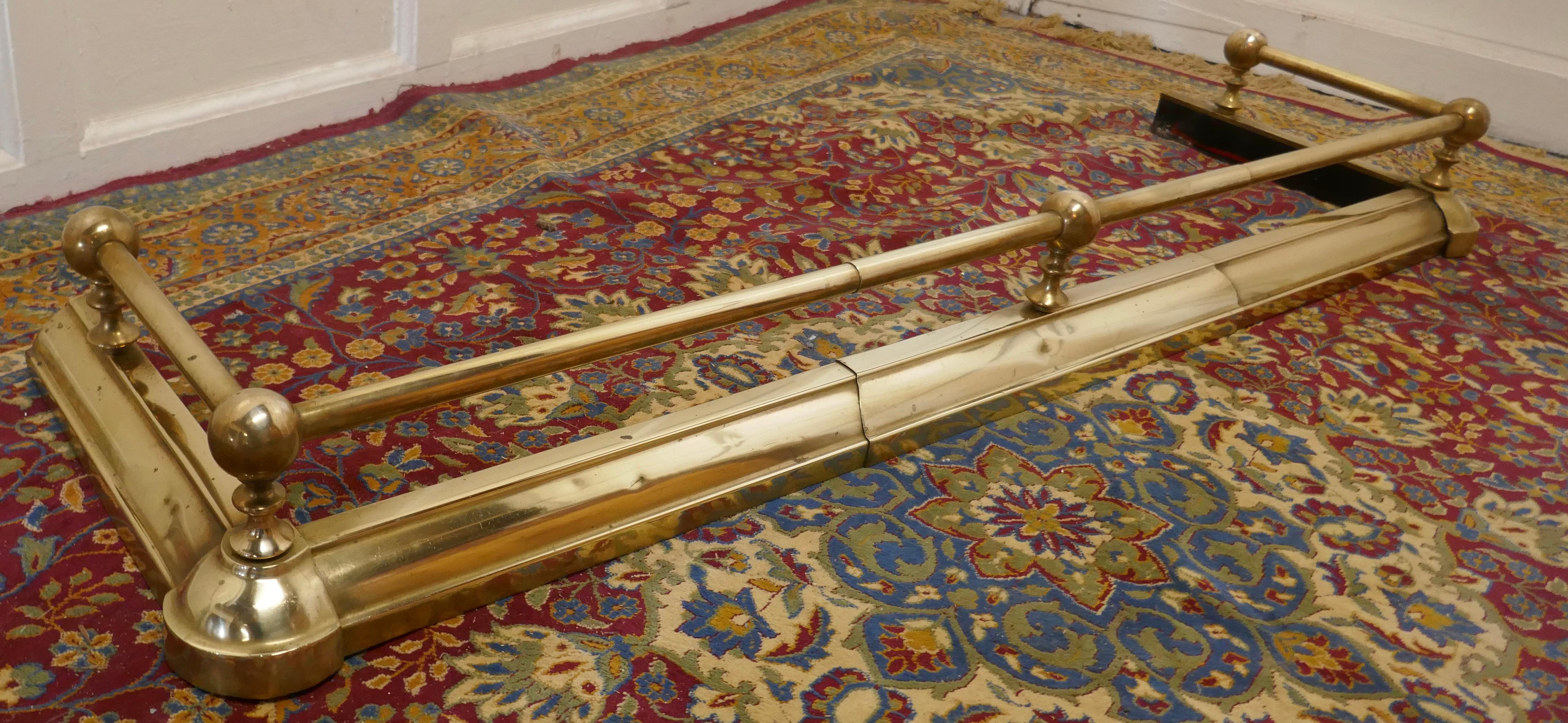Victorian Brass Fender In Good Condition For Sale In Chillerton, Isle of Wight