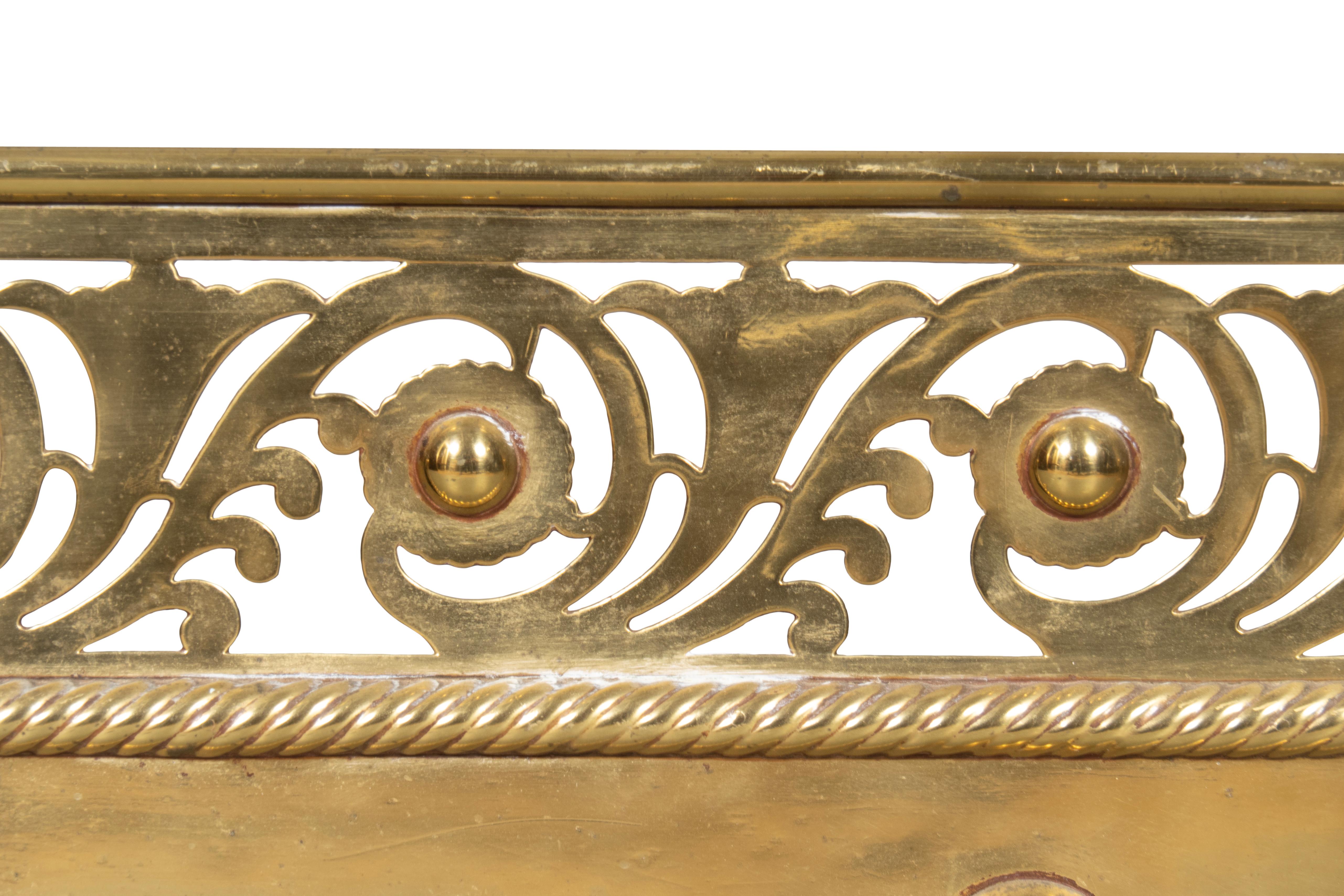 Parafuoco vittoriano in ottone in vendita 2