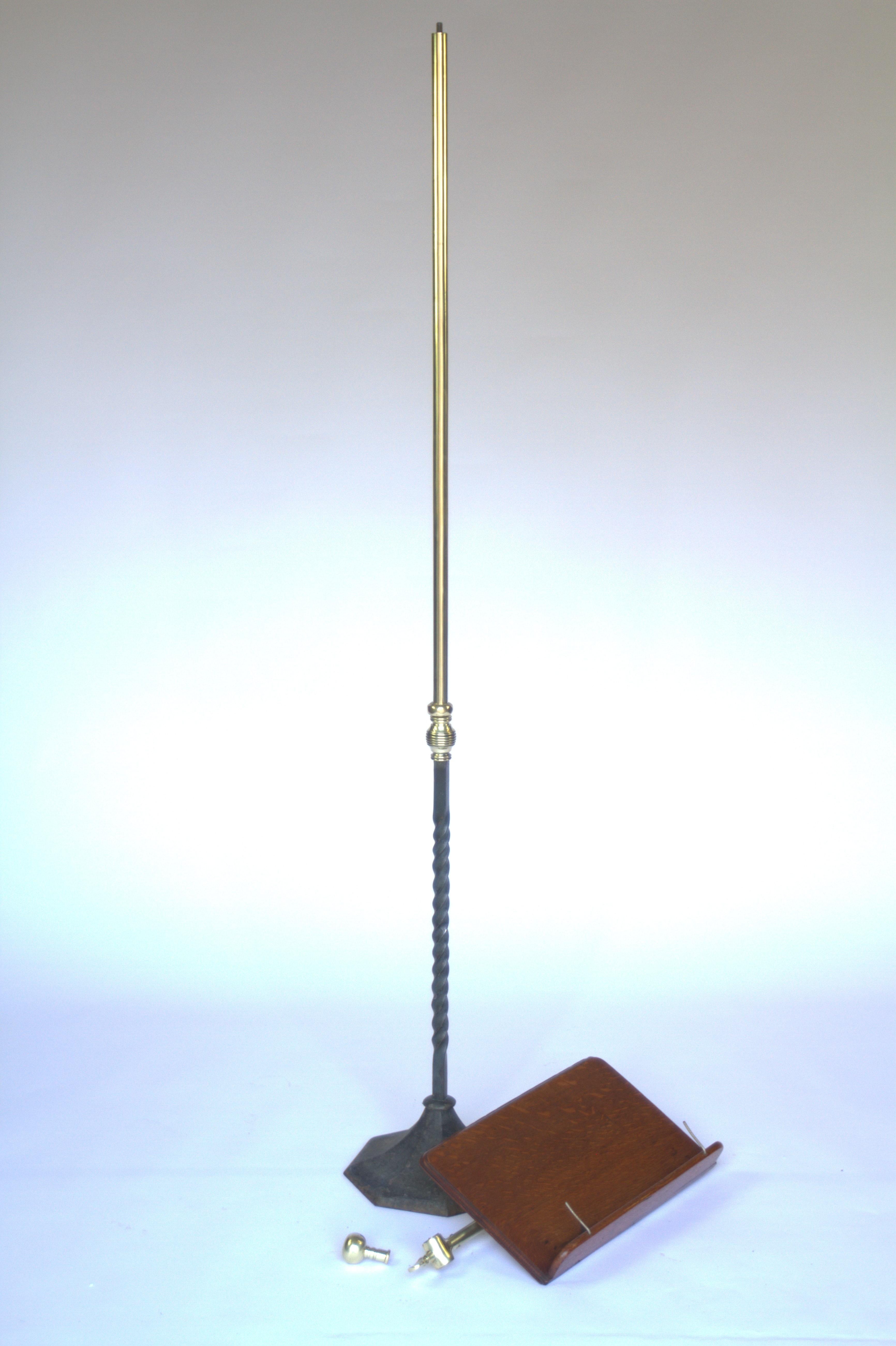 Atril victoriano de latón, hierro y roble Victoriano en venta