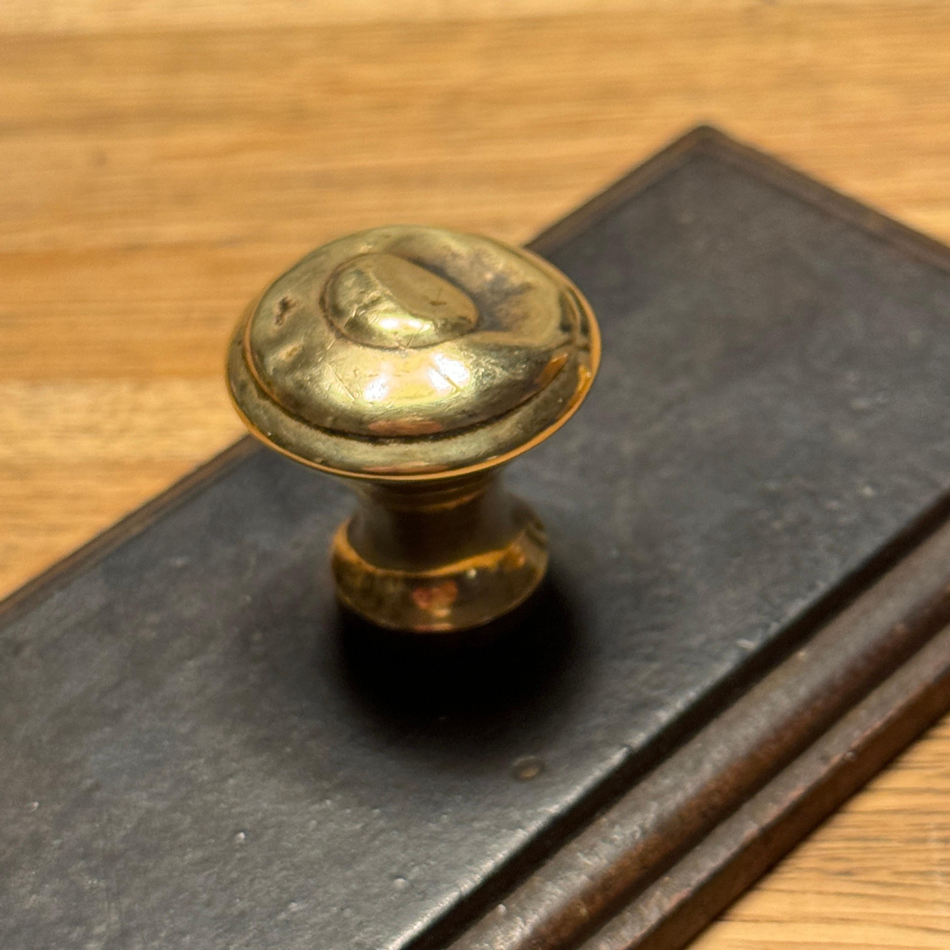 Victorian Brass Knob and Bevelled Iron Paperweight, England 1840's For Sale 3