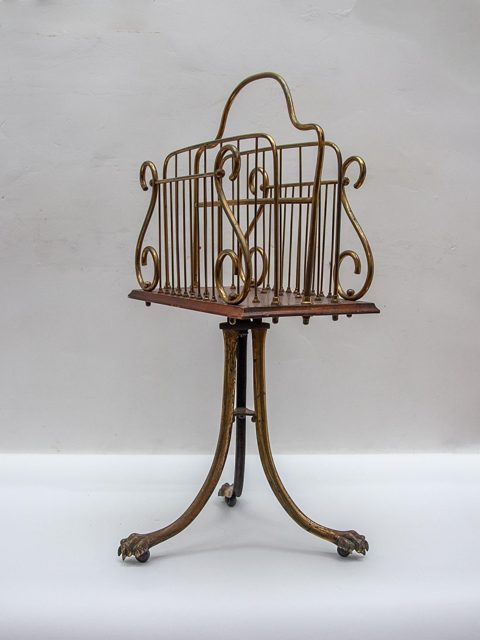 Victorian Brass Magazine Rack, Lion Feet, 19th Century In Good Condition For Sale In Antwerp, BE